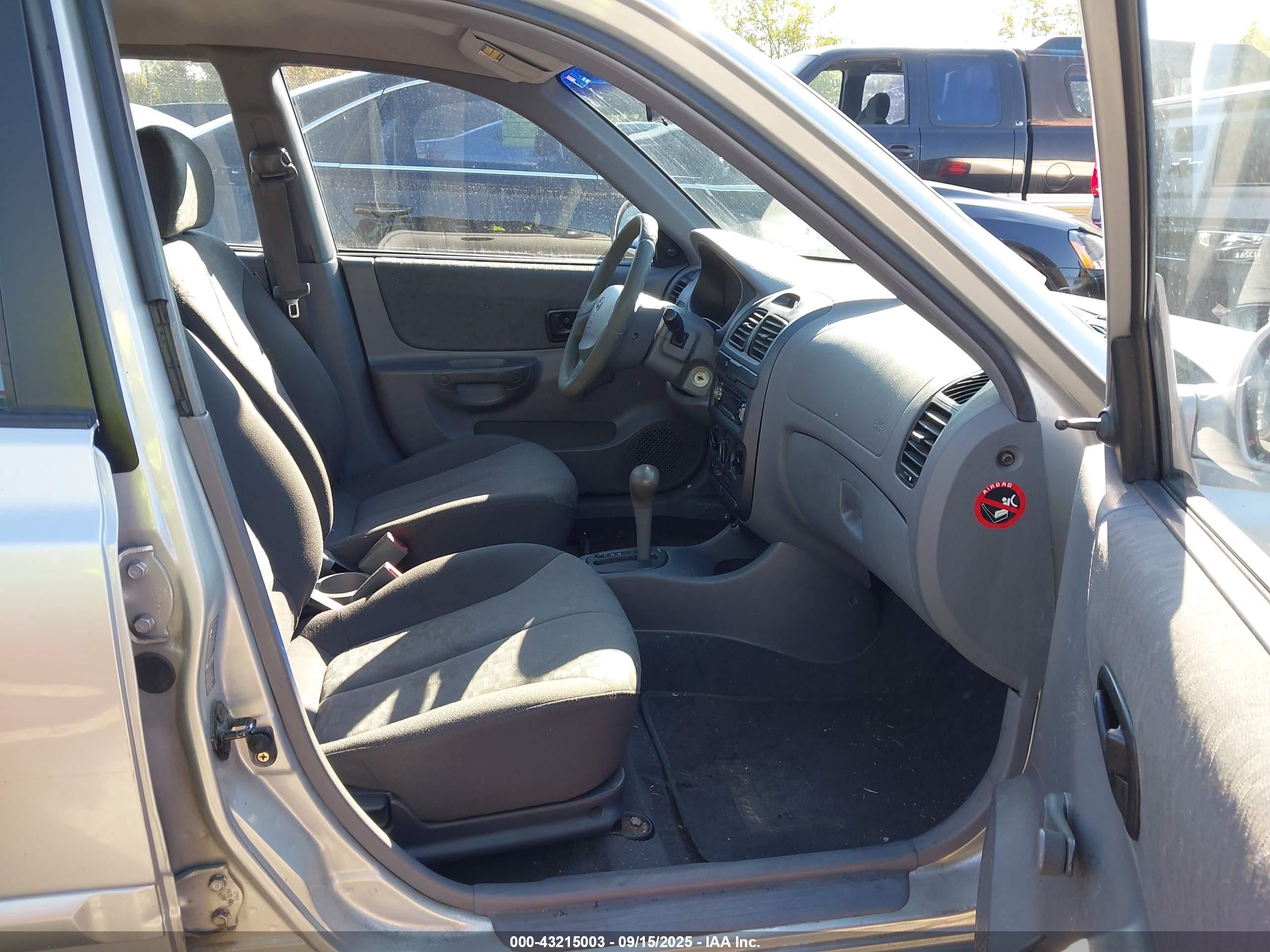 2004 Hyundai Accent Gl Silver vin: KMHCG45C64U504372
