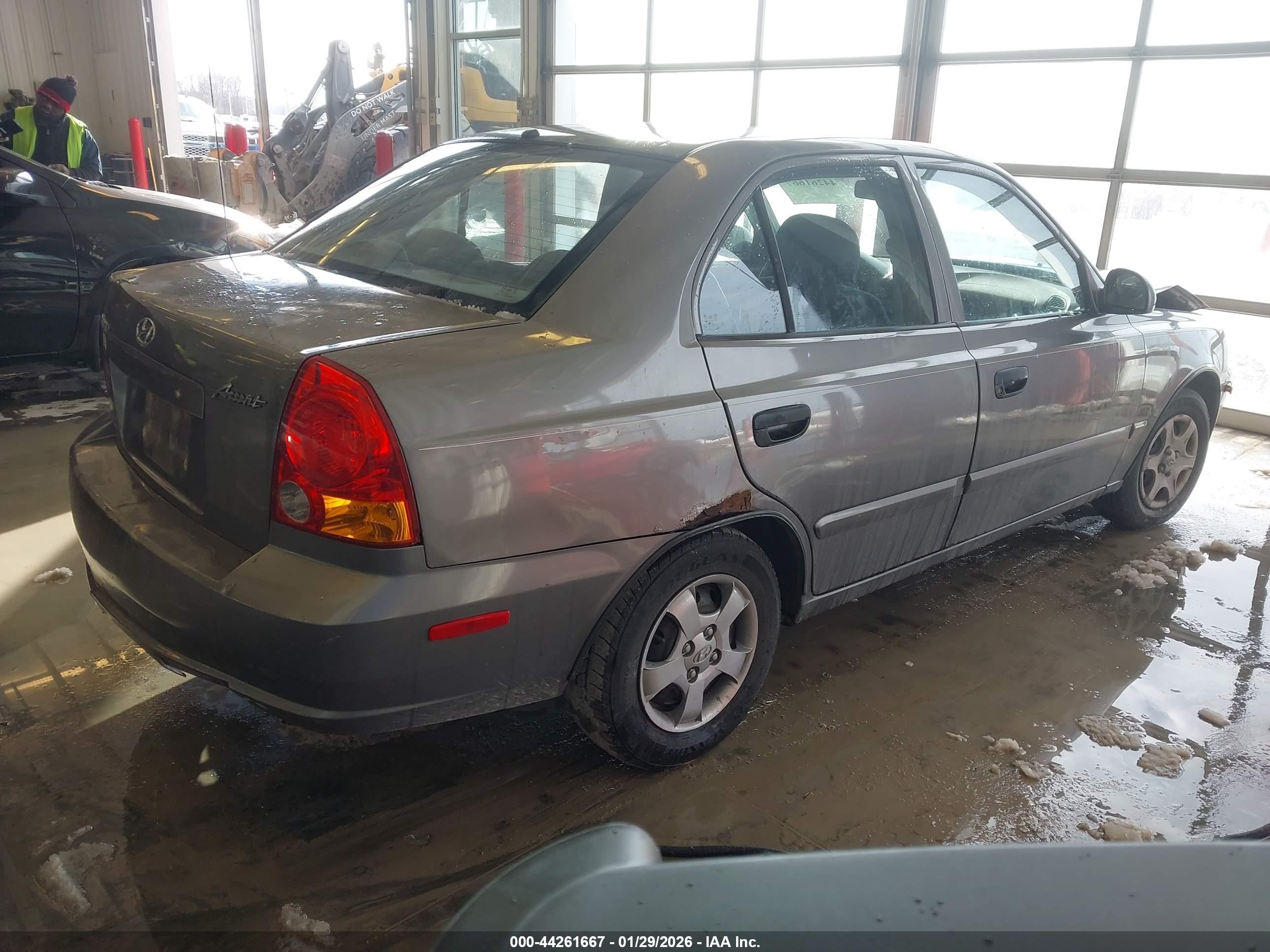 2004 Hyundai Accent Gl Серый vin: KMHCG45C74U510004
