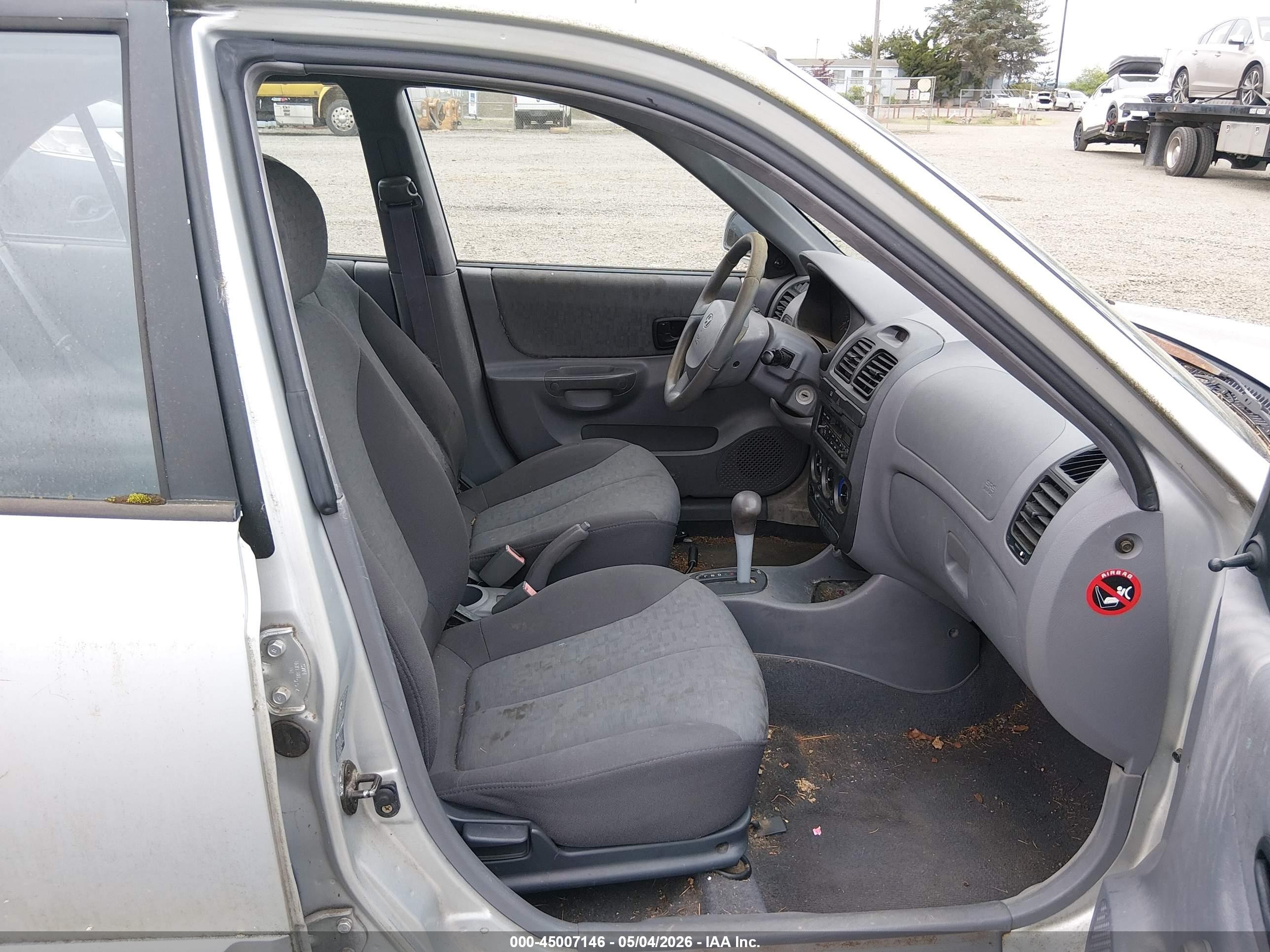 2004 Hyundai Accent Gl Silver vin: KMHCG45C74U561034