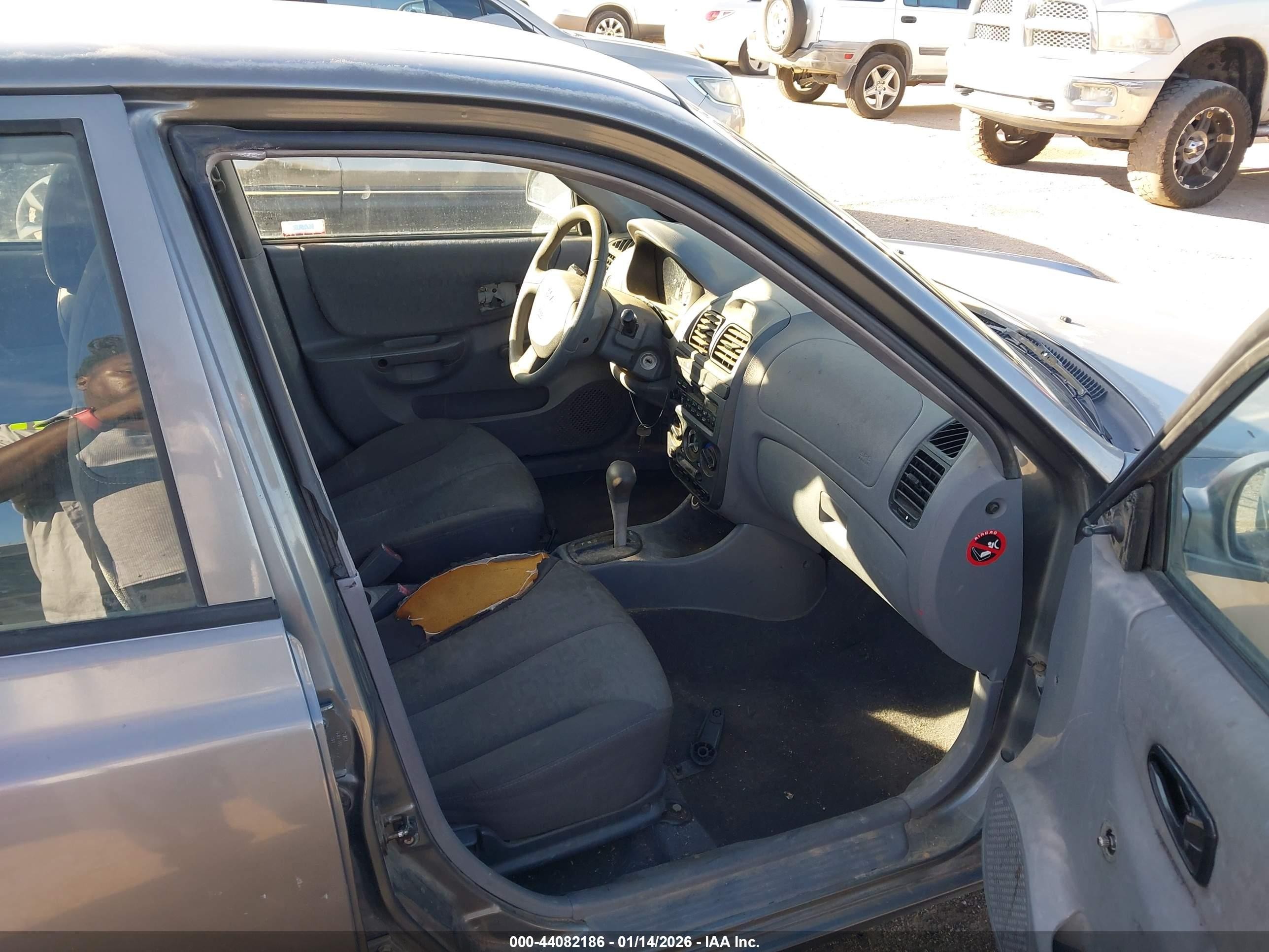 2004 Hyundai Accent Gl Gray vin: KMHCG45C74U569313