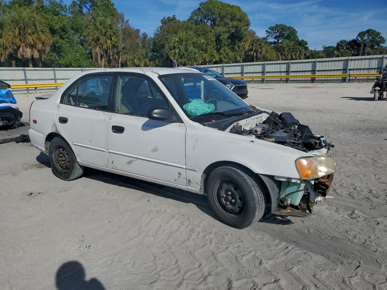 2001 Hyundai Accent Gl White vin: KMHCG45C81U215750