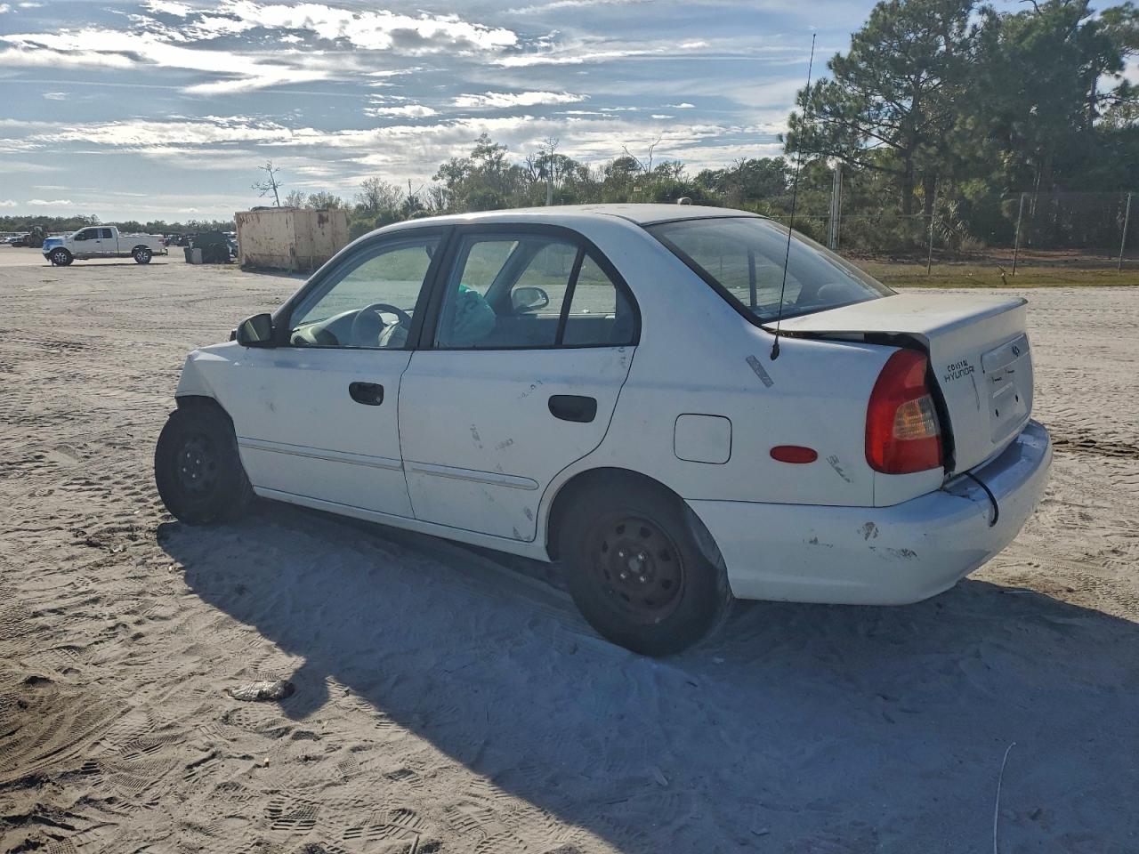 2001 Hyundai Accent Gl White vin: KMHCG45C81U215750