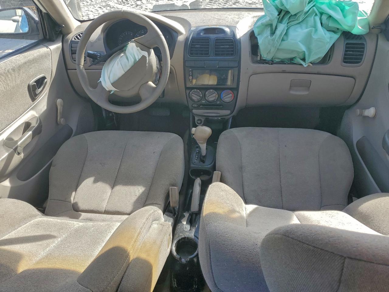 2001 Hyundai Accent Gl White vin: KMHCG45C81U215750