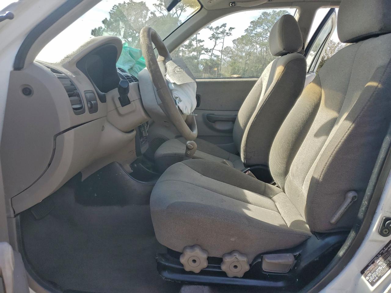 2001 Hyundai Accent Gl White vin: KMHCG45C81U215750