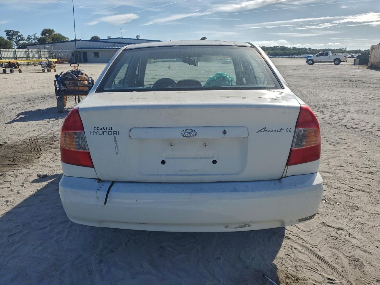 2001 Hyundai Accent Gl White vin: KMHCG45C81U215750