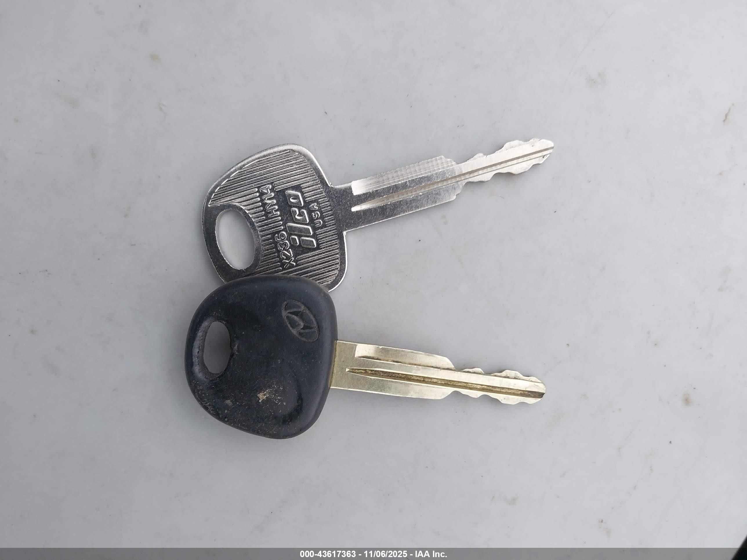 2004 Hyundai Accent Gl Silver vin: KMHCG45C94U509243