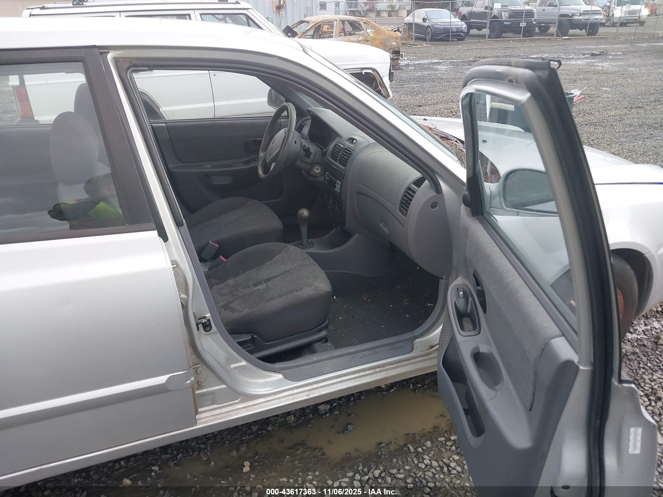 2004 Hyundai Accent Gl Silver vin: KMHCG45C94U509243