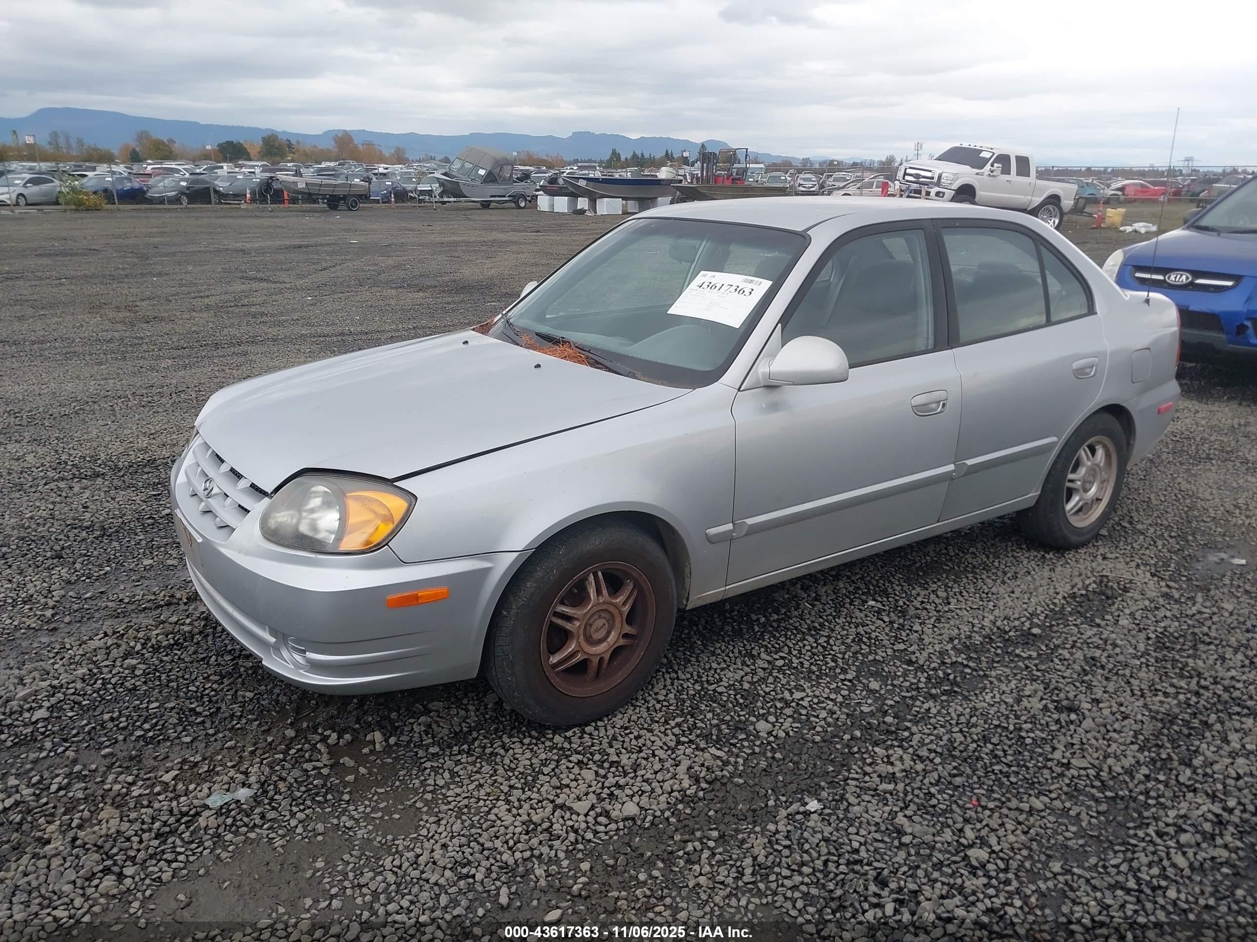2004 Hyundai Accent Gl Silver vin: KMHCG45C94U509243