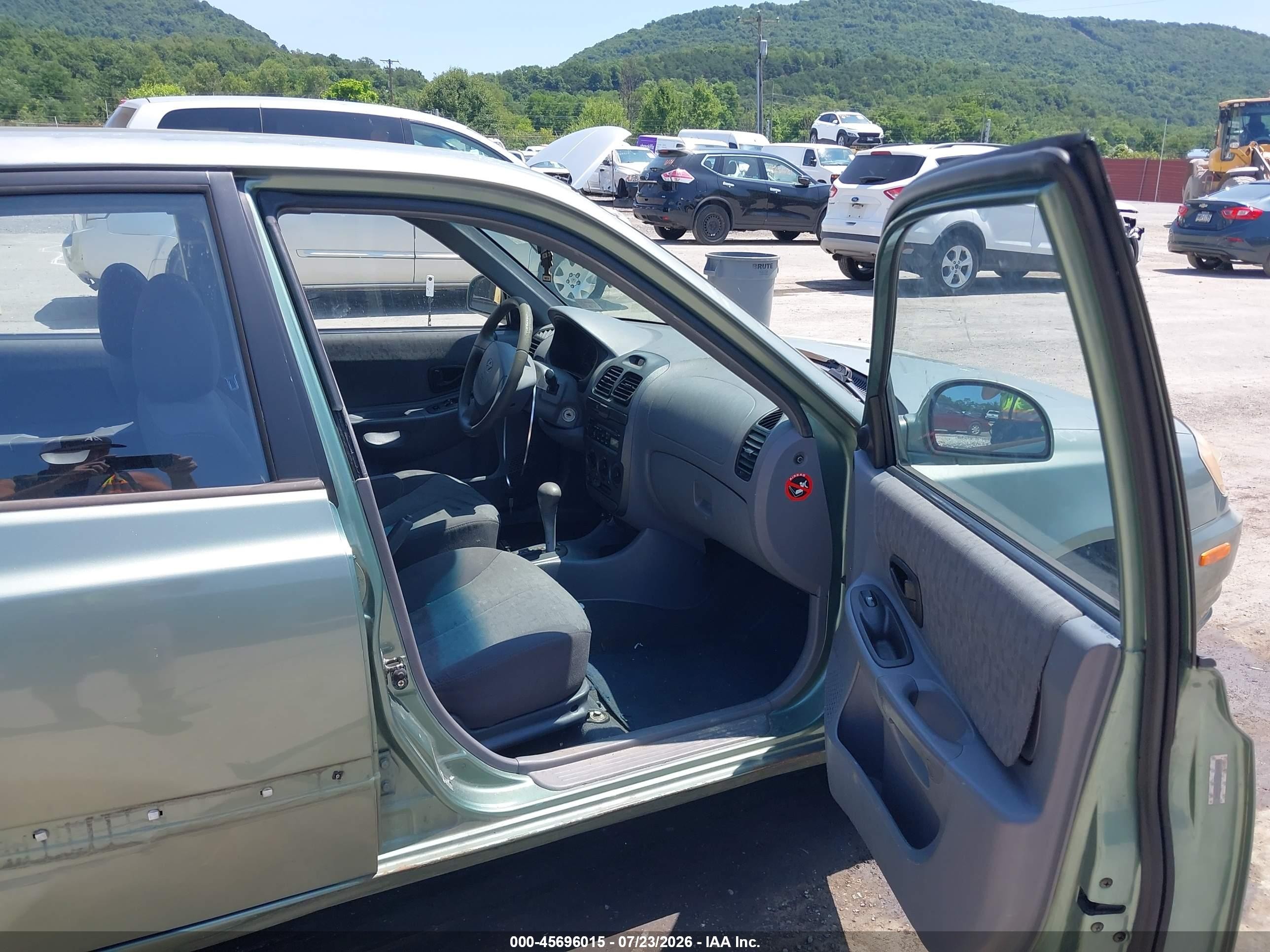 2005 Hyundai Accent Gls Green vin: KMHCG45C95U616147