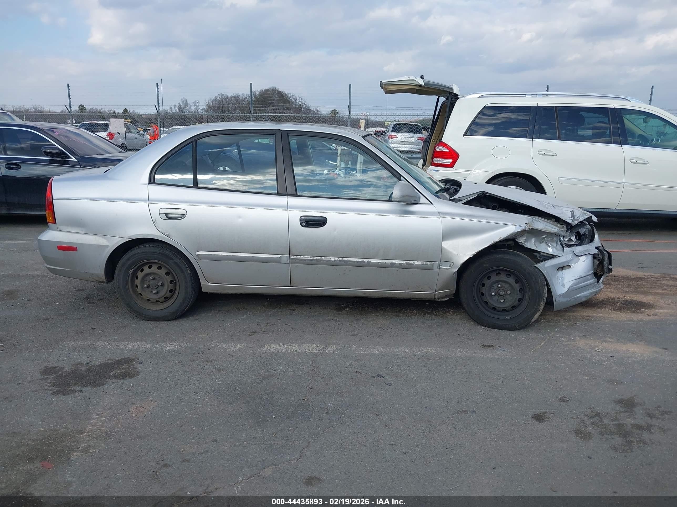 2004 Hyundai Accent Gl Silver vin: KMHCG45CX4U499189