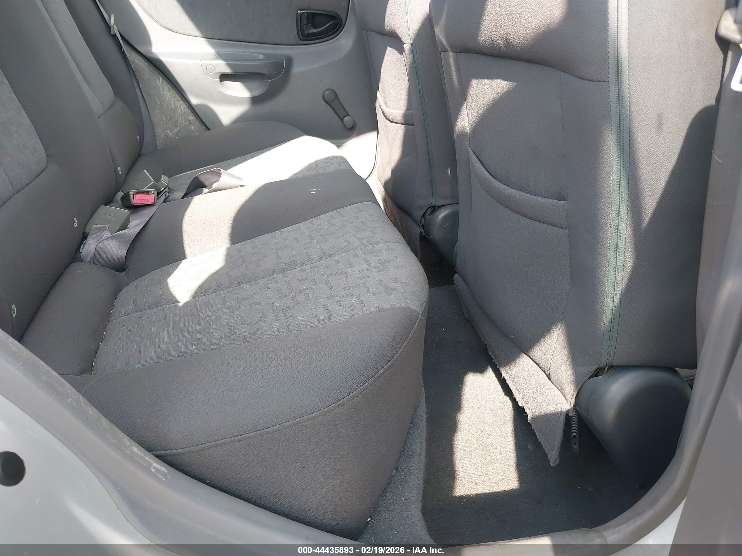 2004 Hyundai Accent Gl Silver vin: KMHCG45CX4U499189