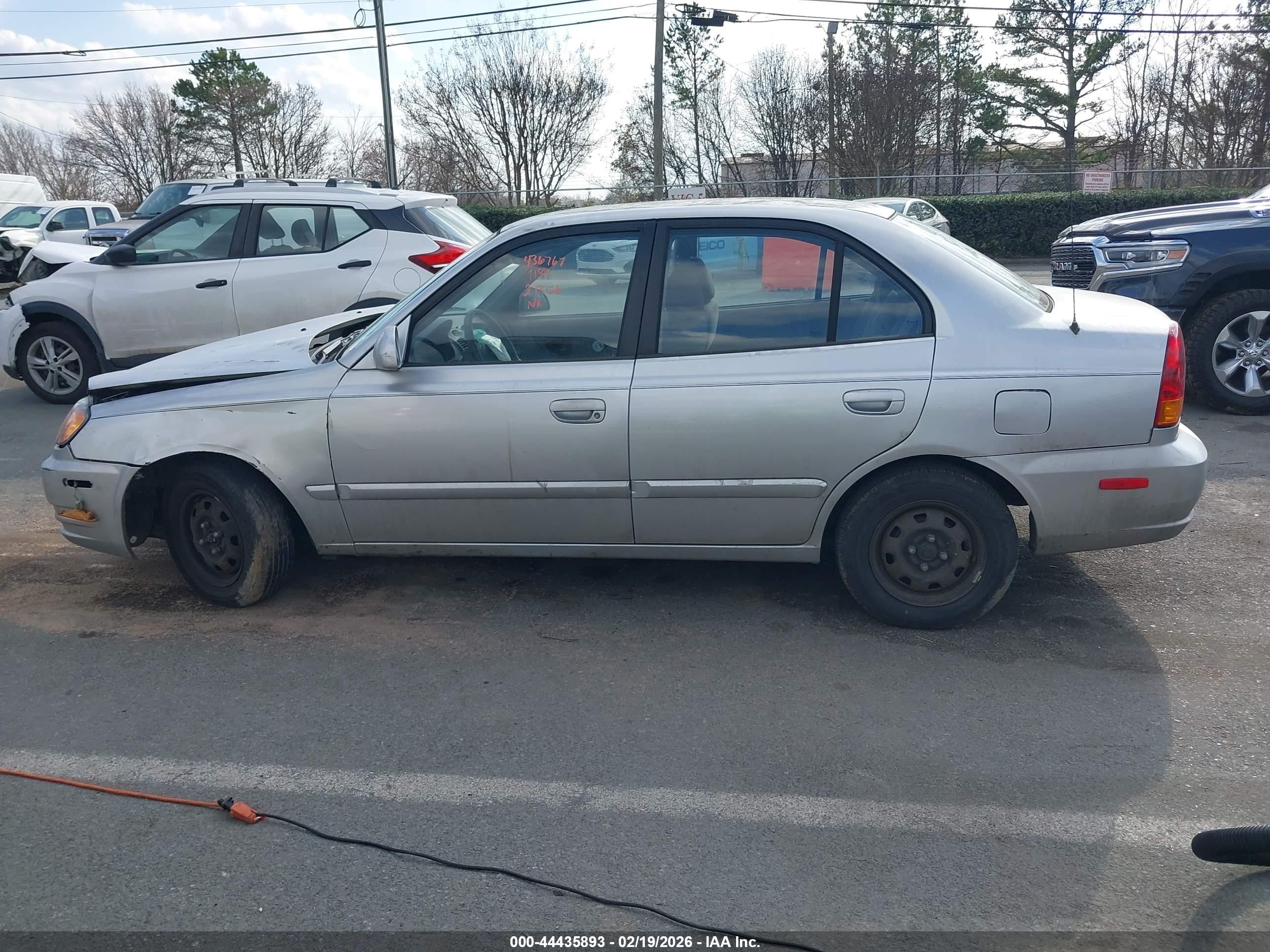 2004 Hyundai Accent Gl Silver vin: KMHCG45CX4U499189