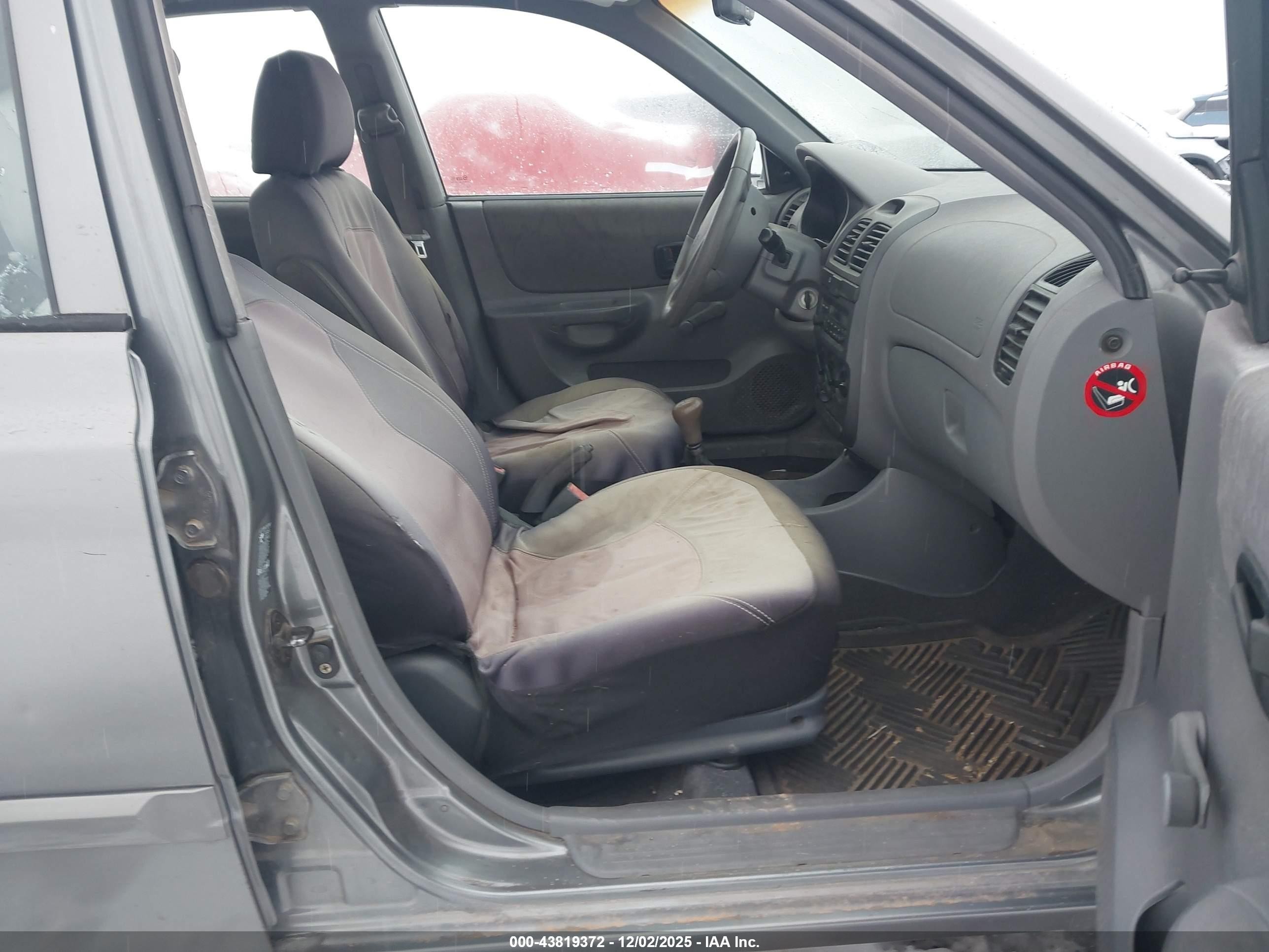 2004 Hyundai Accent Gl Gray vin: KMHCG45CX4U507758