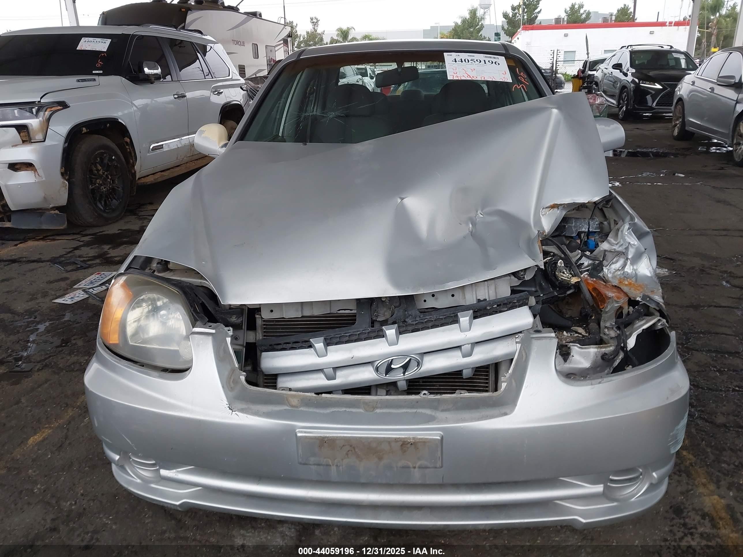 2004 Hyundai Accent Gl Серебряный vin: KMHCG45CX4U534507