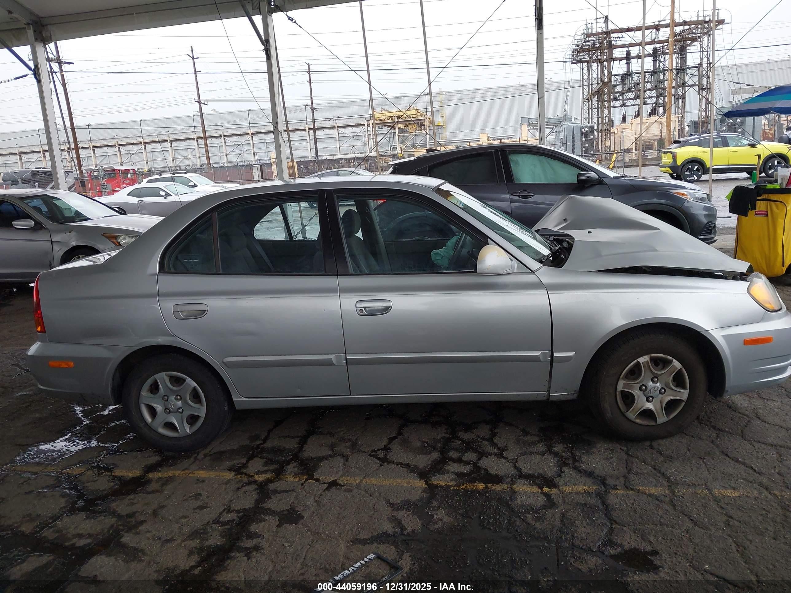 2004 Hyundai Accent Gl Серебряный vin: KMHCG45CX4U534507