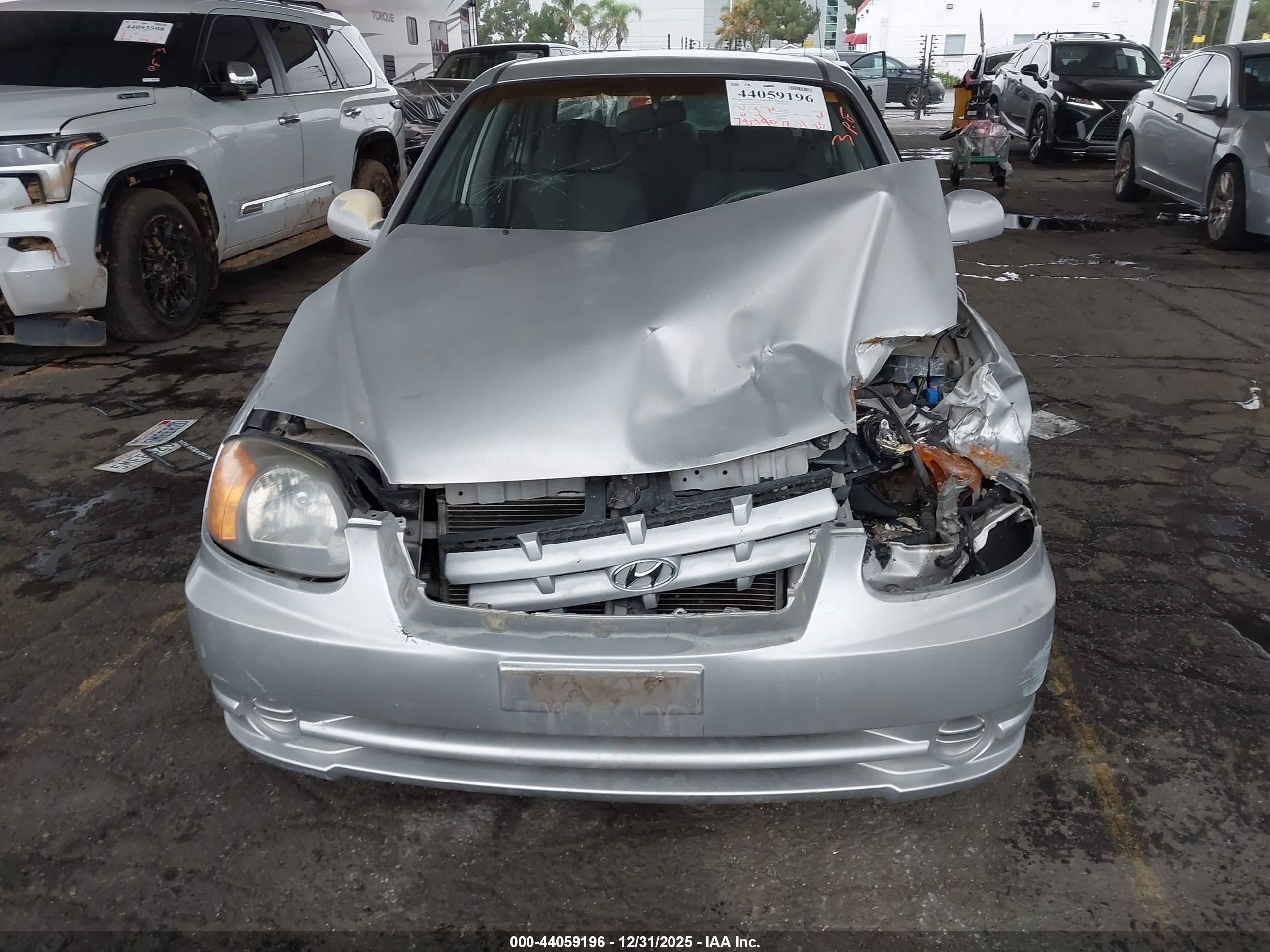 2004 Hyundai Accent Gl Серебряный vin: KMHCG45CX4U534507