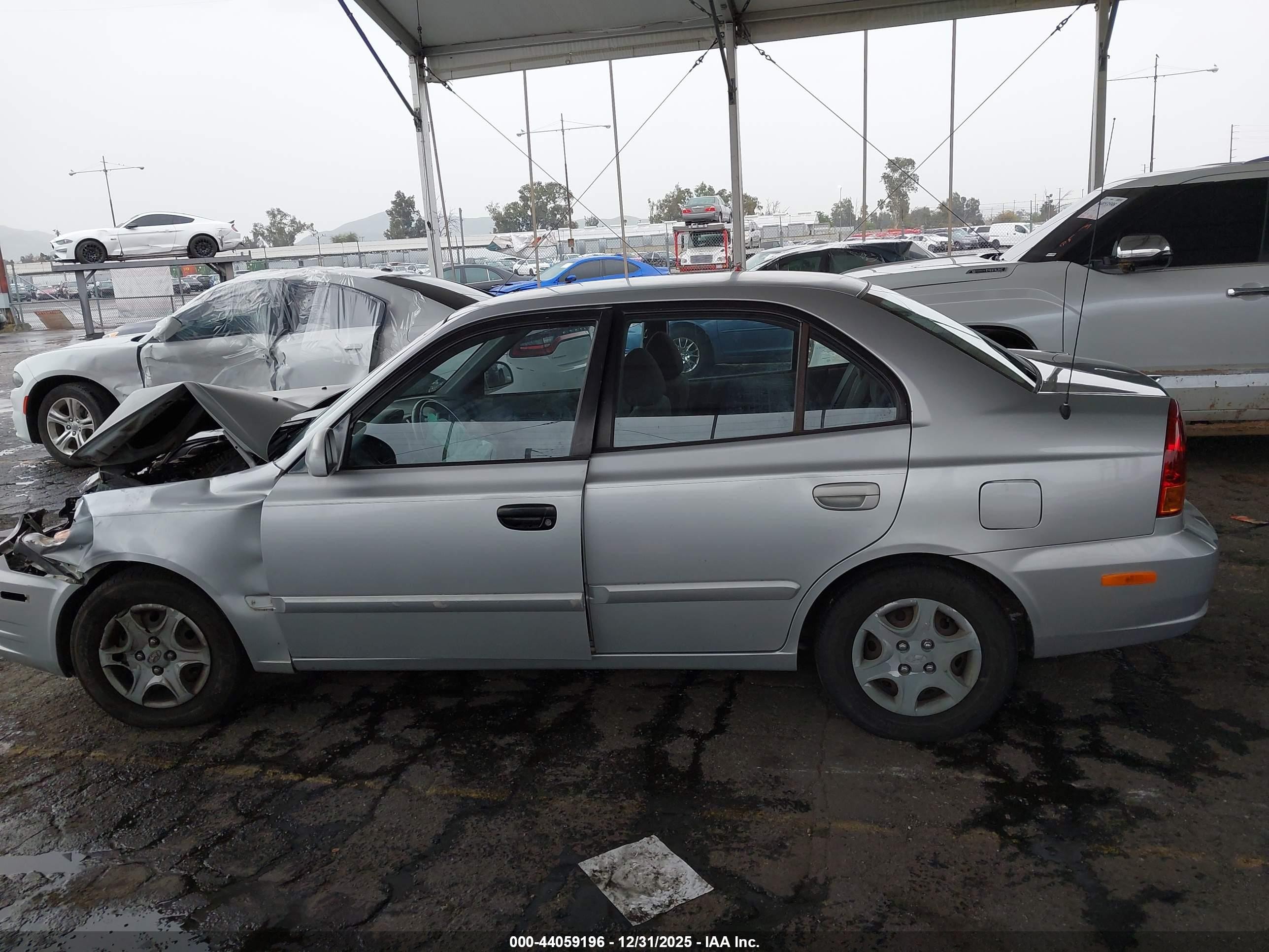 2004 Hyundai Accent Gl Серебряный vin: KMHCG45CX4U534507