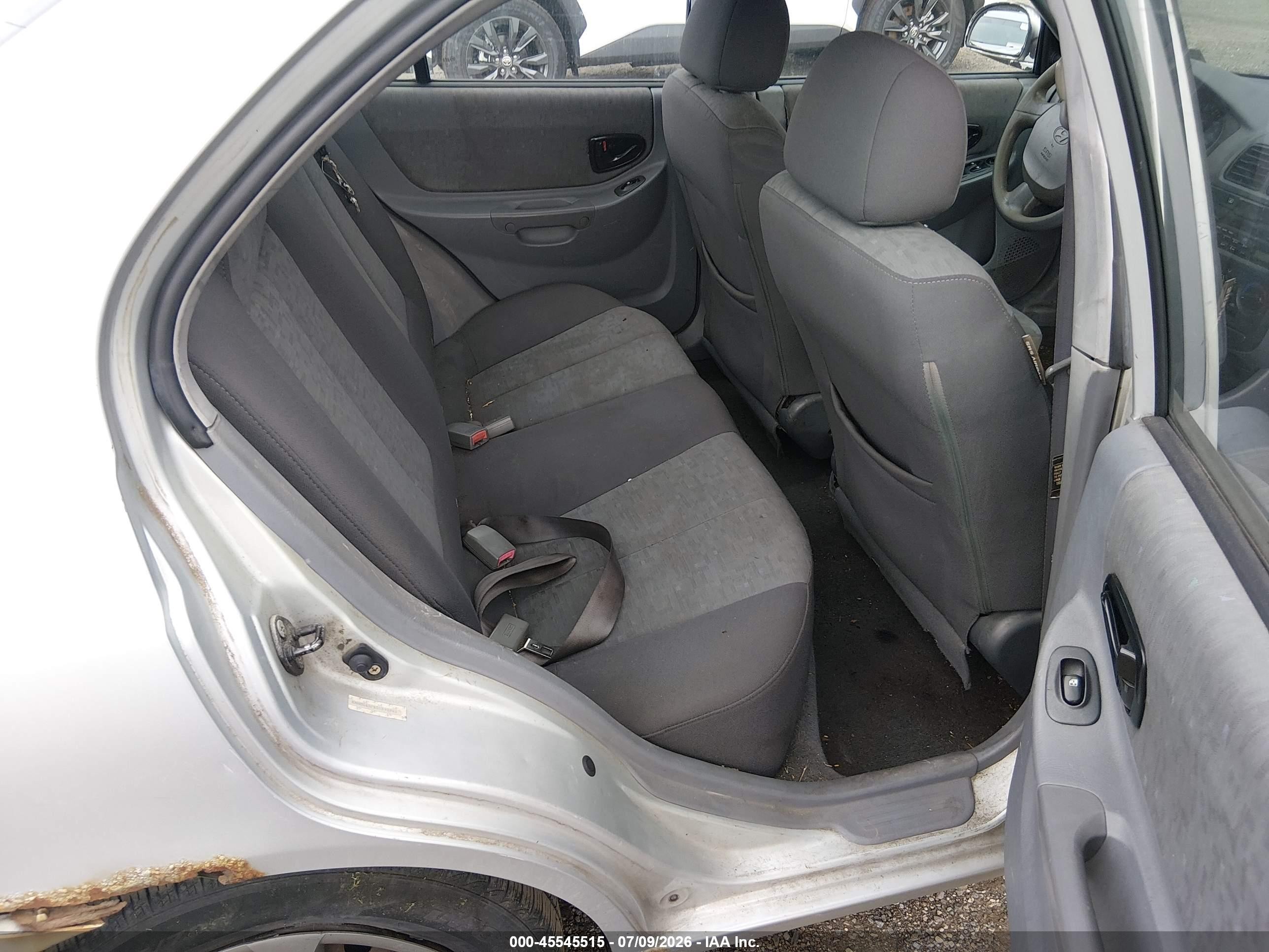 2005 Hyundai Accent Gls Silver vin: KMHCG45CX5U592862