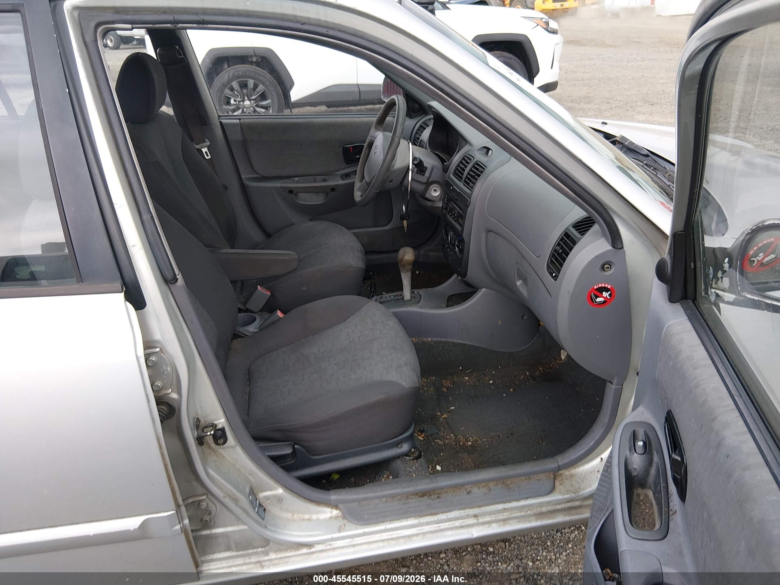 2005 Hyundai Accent Gls Silver vin: KMHCG45CX5U592862