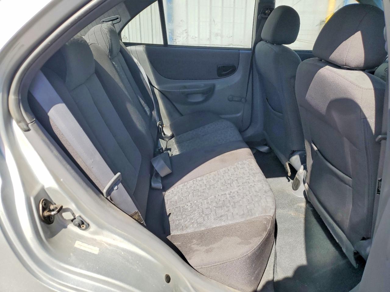 2005 Hyundai Accent Gl Silver vin: KMHCG45CX5U625326
