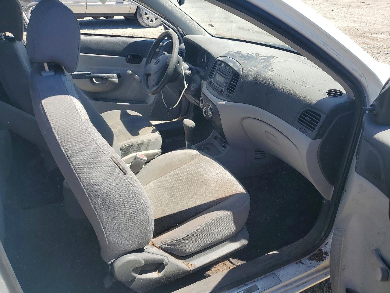 2008 Hyundai Accent Gs White vin: KMHCM36C08U073891