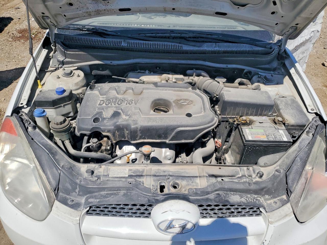 2008 Hyundai Accent Gs White vin: KMHCM36C08U073891