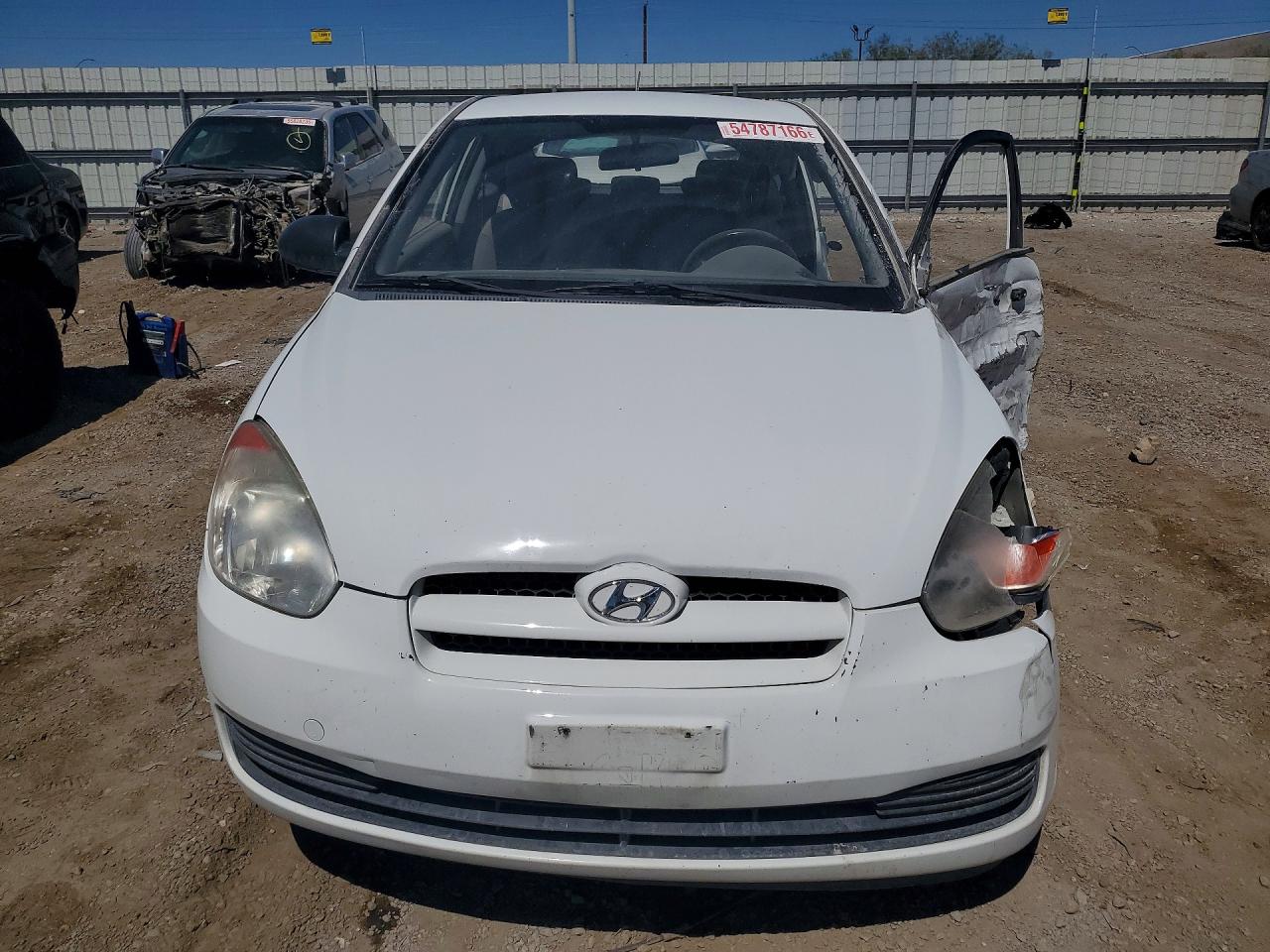 2008 Hyundai Accent Gs White vin: KMHCM36C08U073891