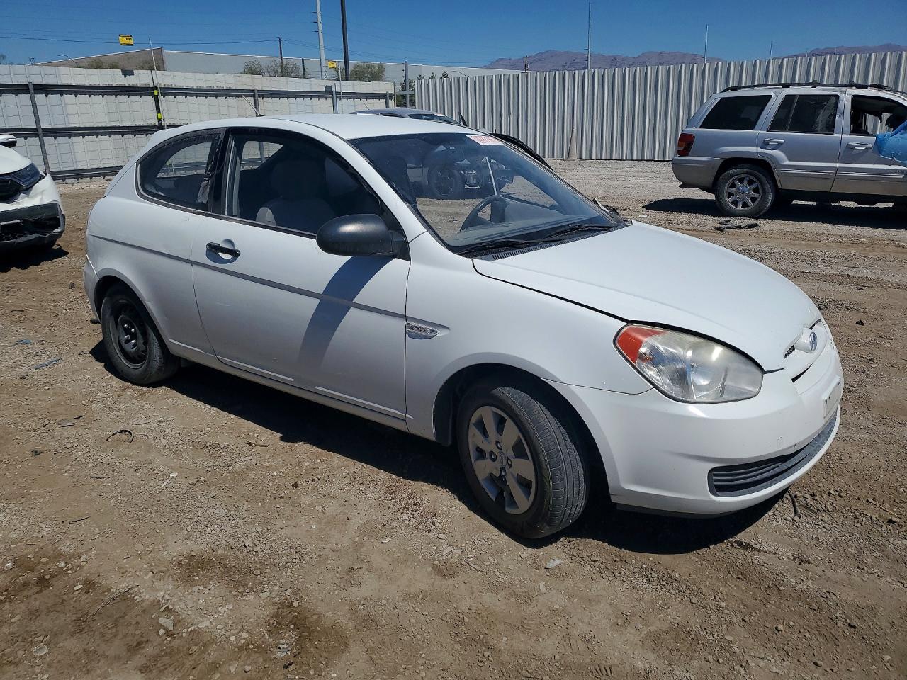 2008 Hyundai Accent Gs White vin: KMHCM36C08U073891