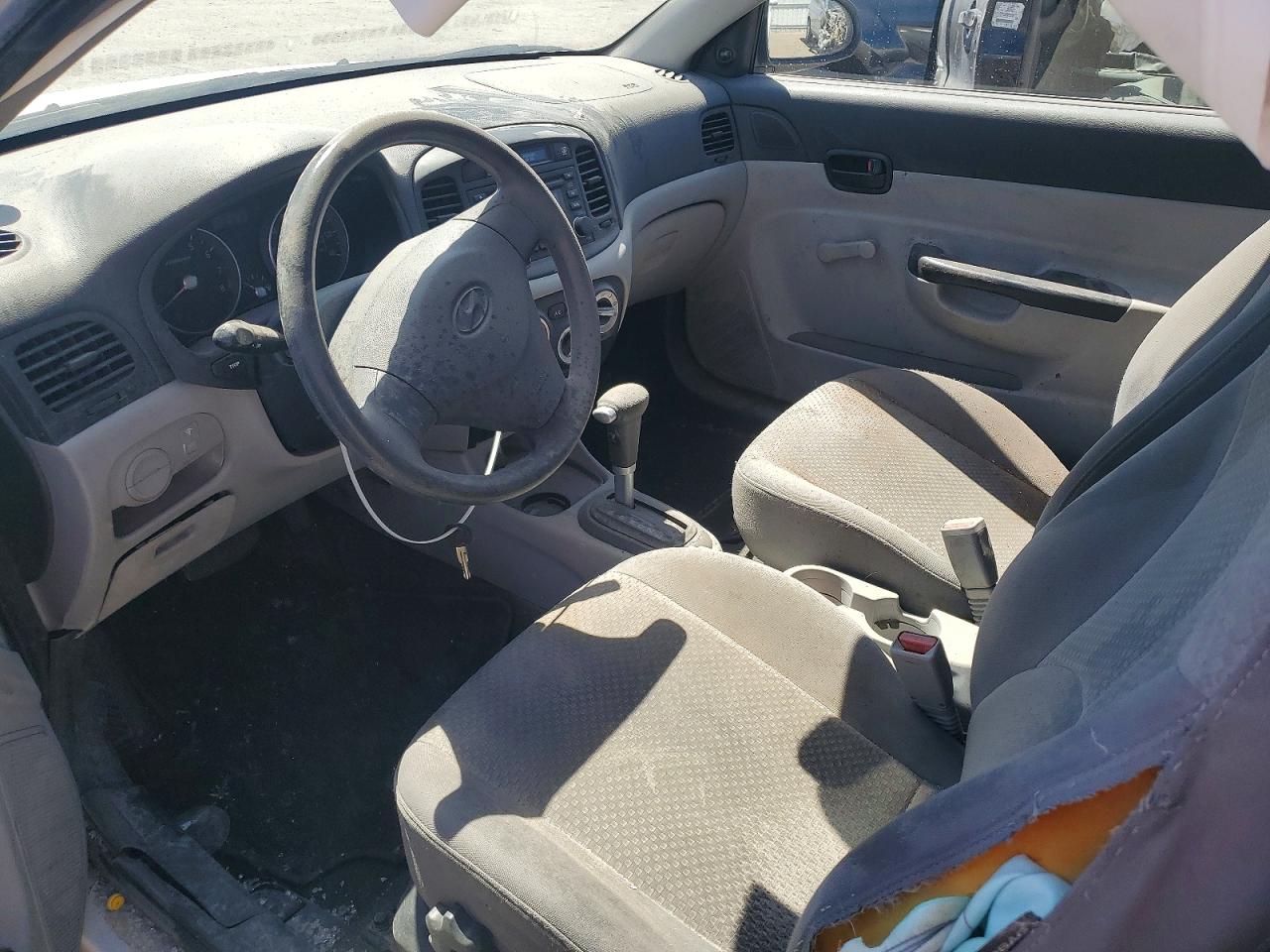 2008 Hyundai Accent Gs White vin: KMHCM36C08U073891