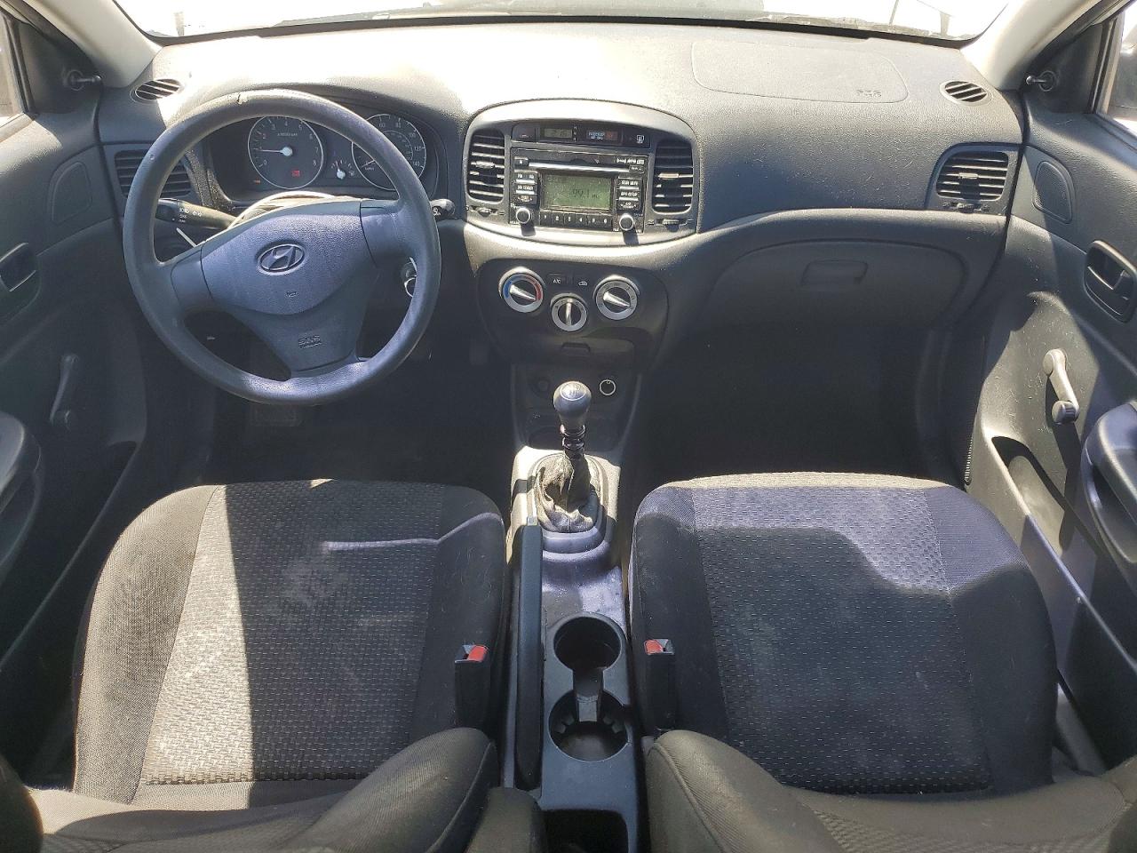 2008 Hyundai Accent Gs Silver vin: KMHCM36C18U095124