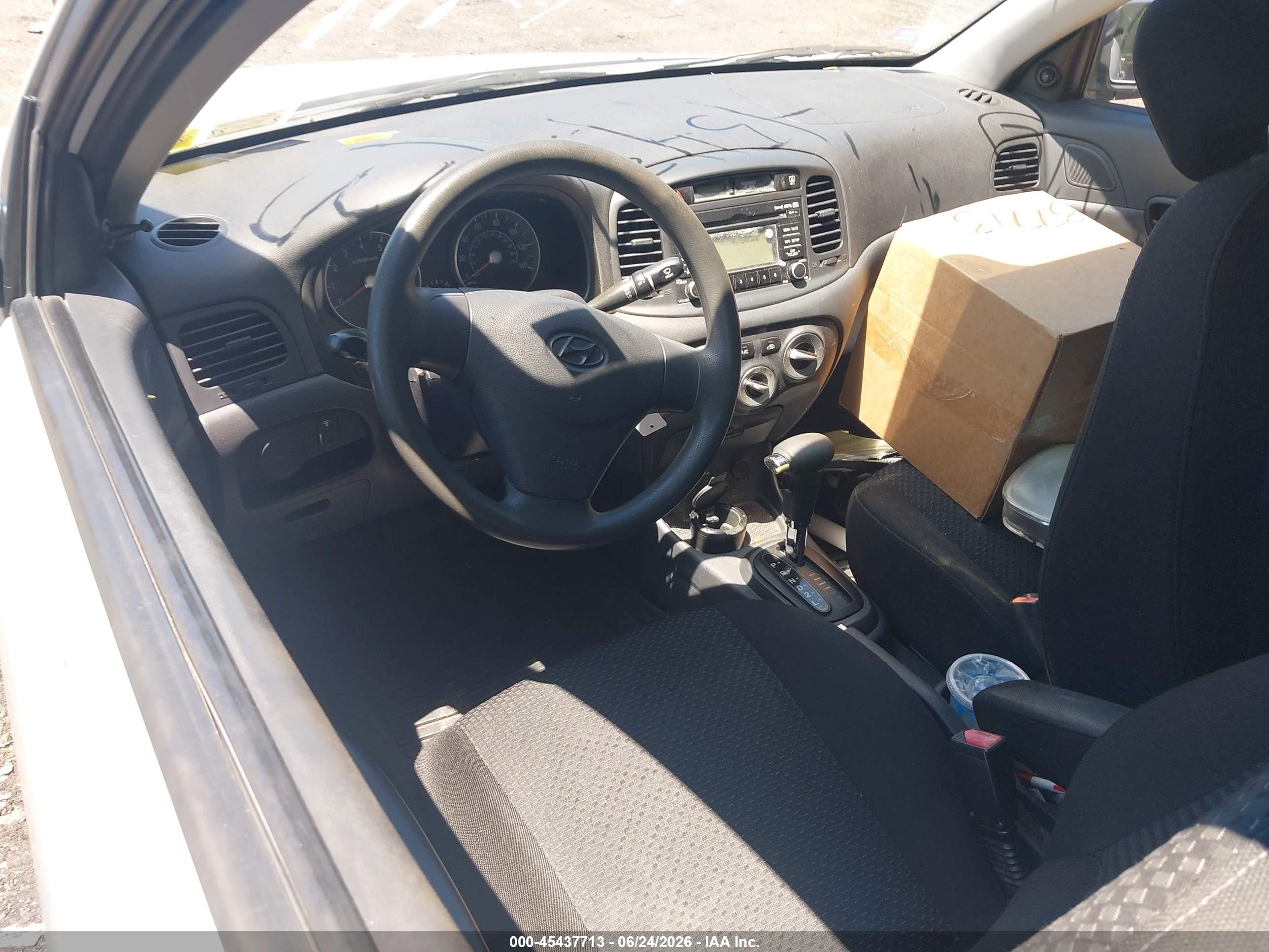 2009 Hyundai Accent Gs Silver vin: KMHCM36C19U114000