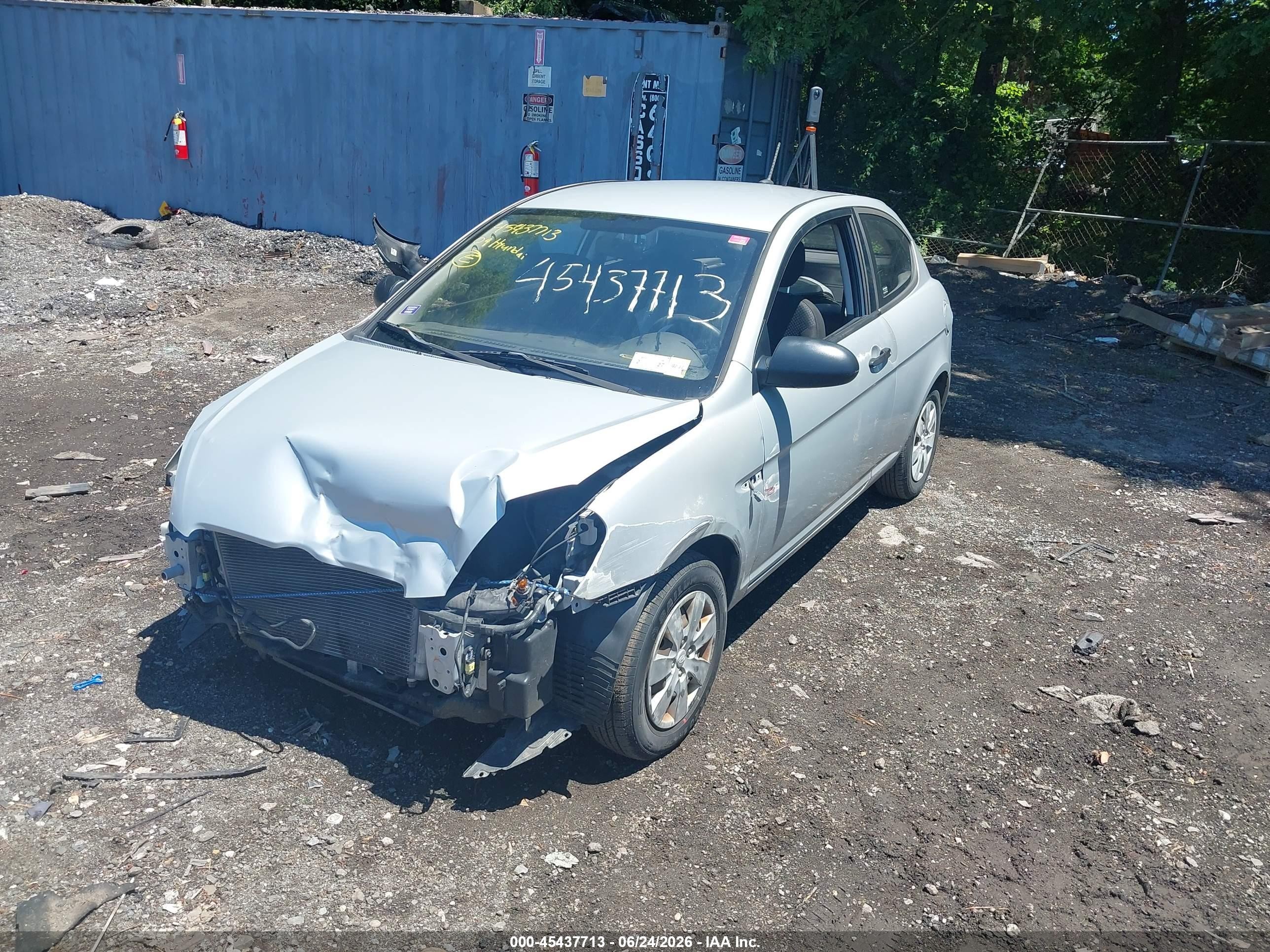 2009 Hyundai Accent Gs Silver vin: KMHCM36C19U114000