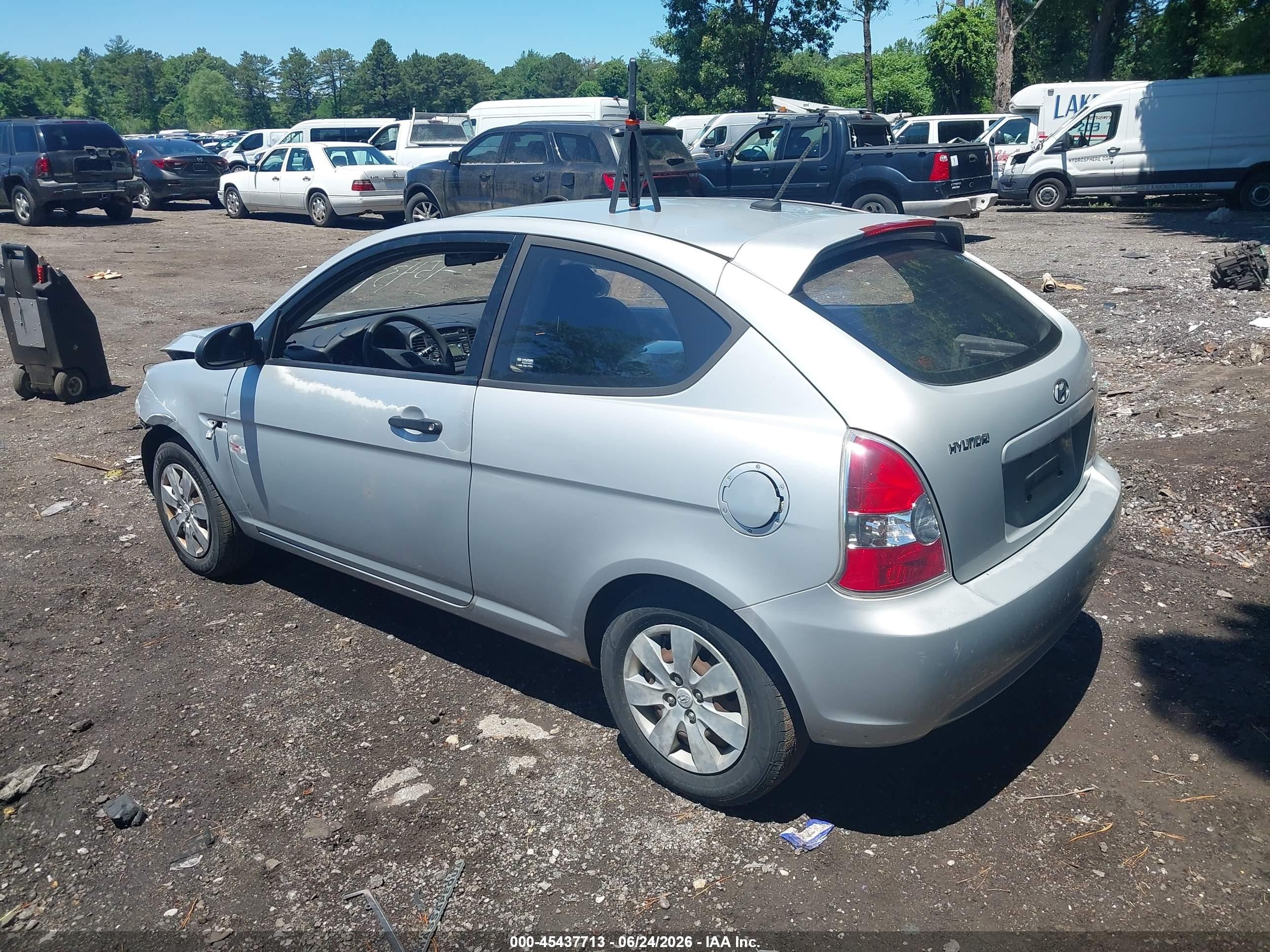 2009 Hyundai Accent Gs Silver vin: KMHCM36C19U114000