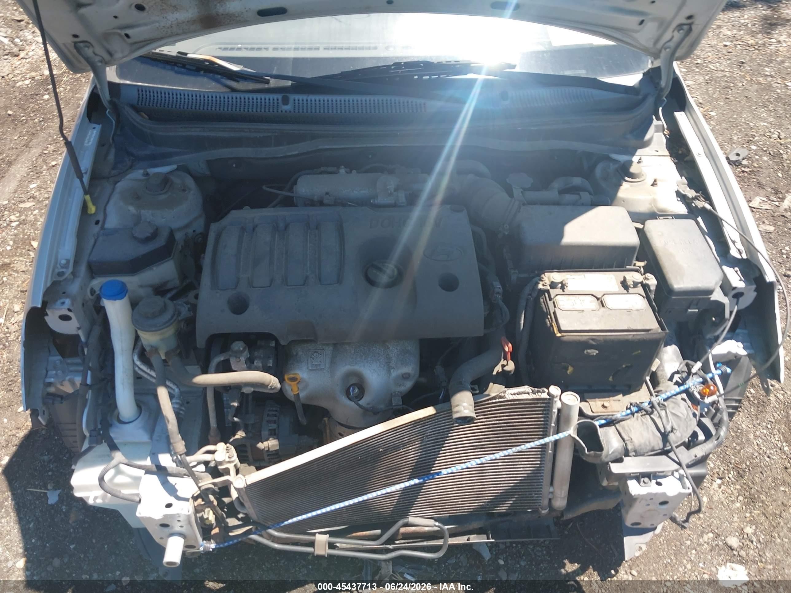 2009 Hyundai Accent Gs Silver vin: KMHCM36C19U114000