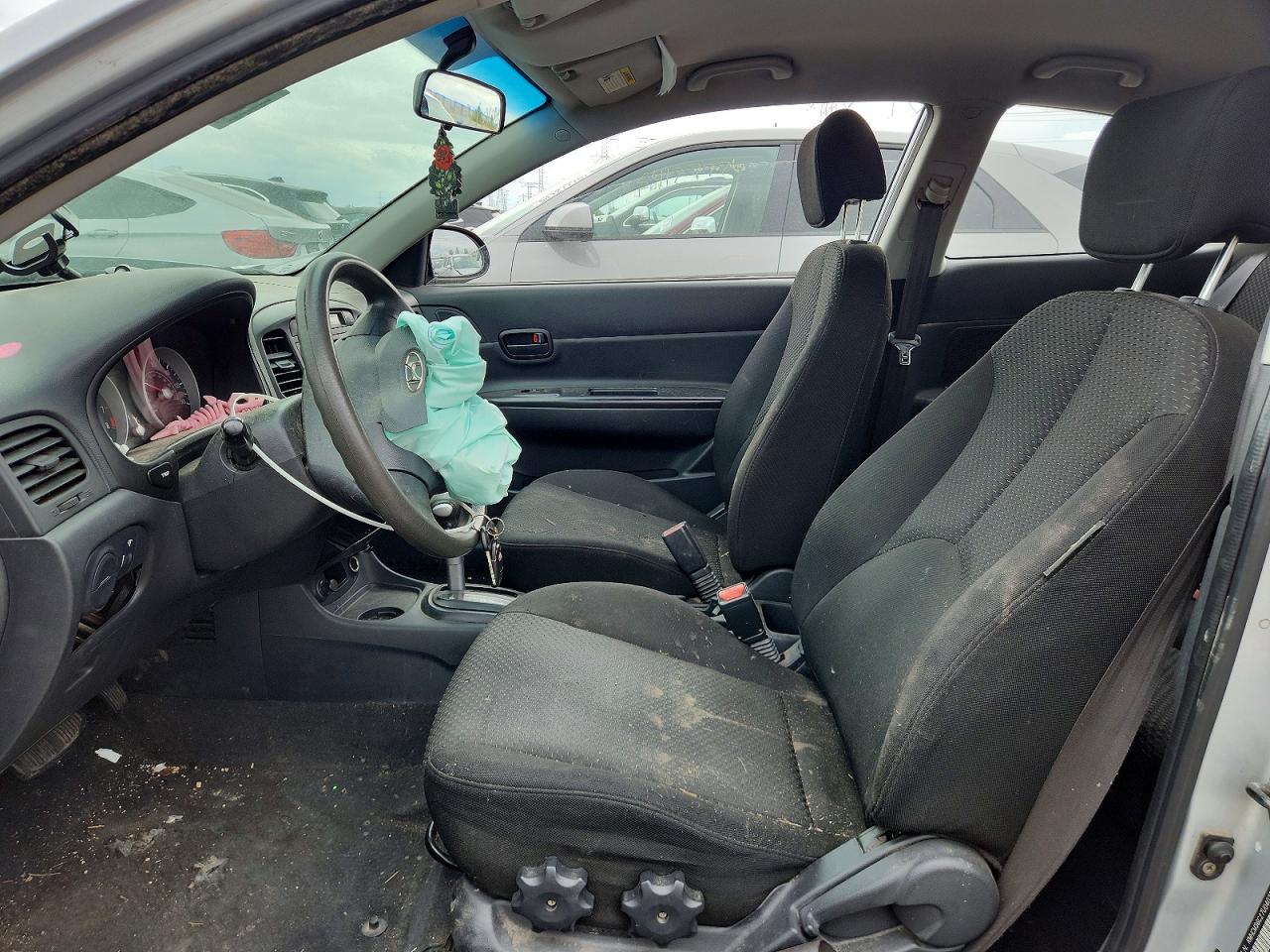 2007 Hyundai Accent Gs Silver vin: KMHCM36C27U040230