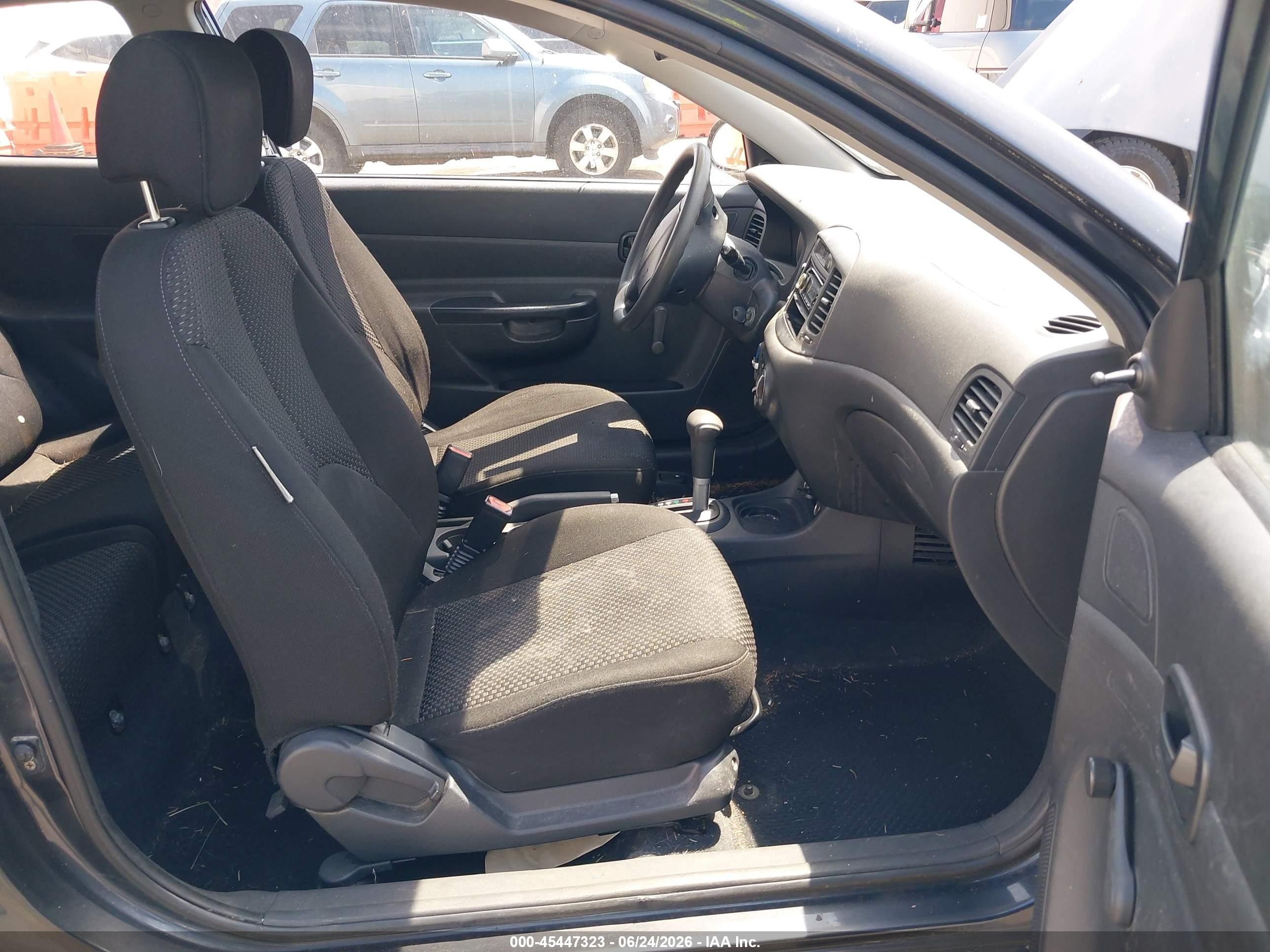 2007 Hyundai Accent Gs Gray vin: KMHCM36C27U049560