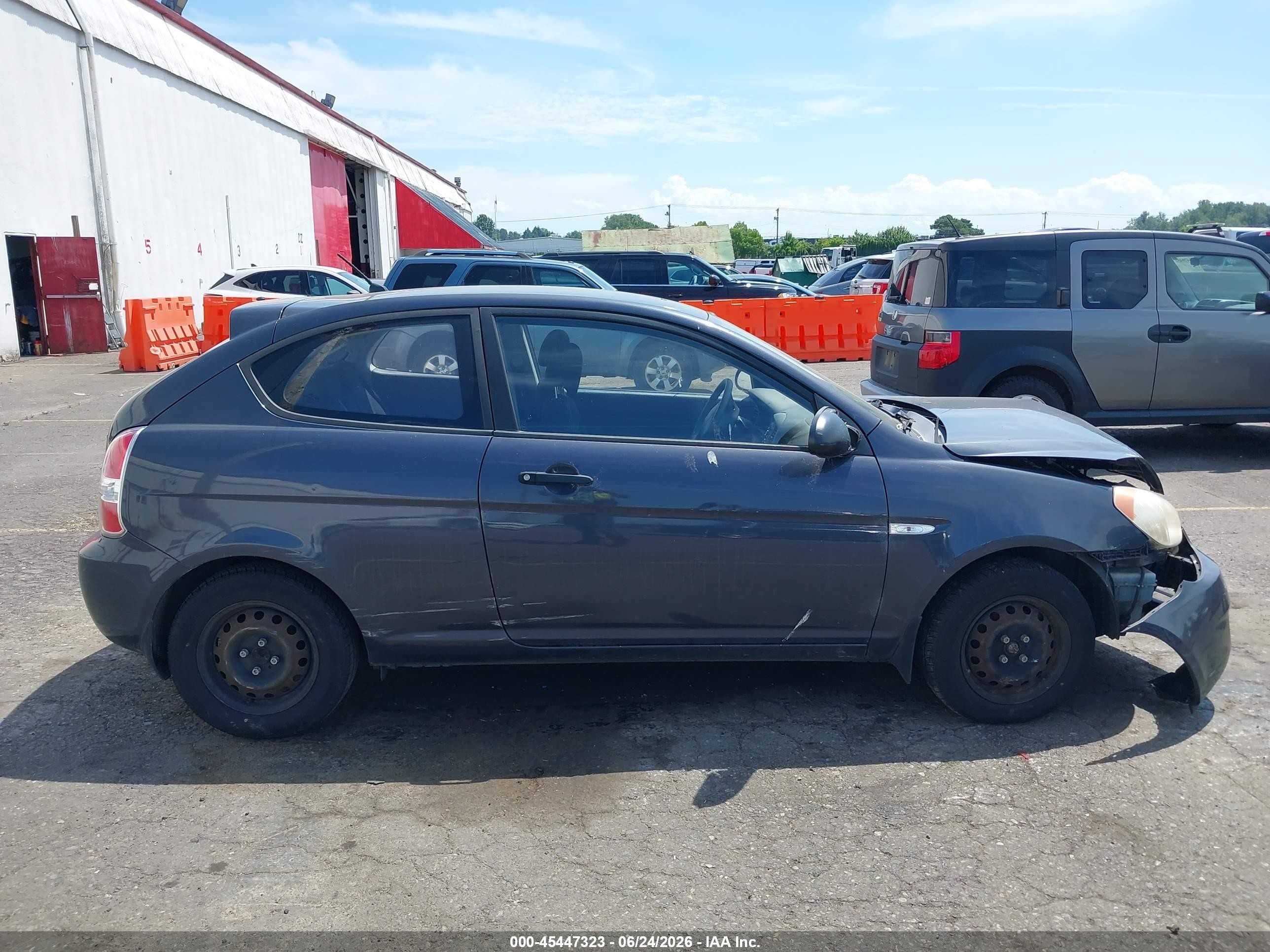 2007 Hyundai Accent Gs Gray vin: KMHCM36C27U049560