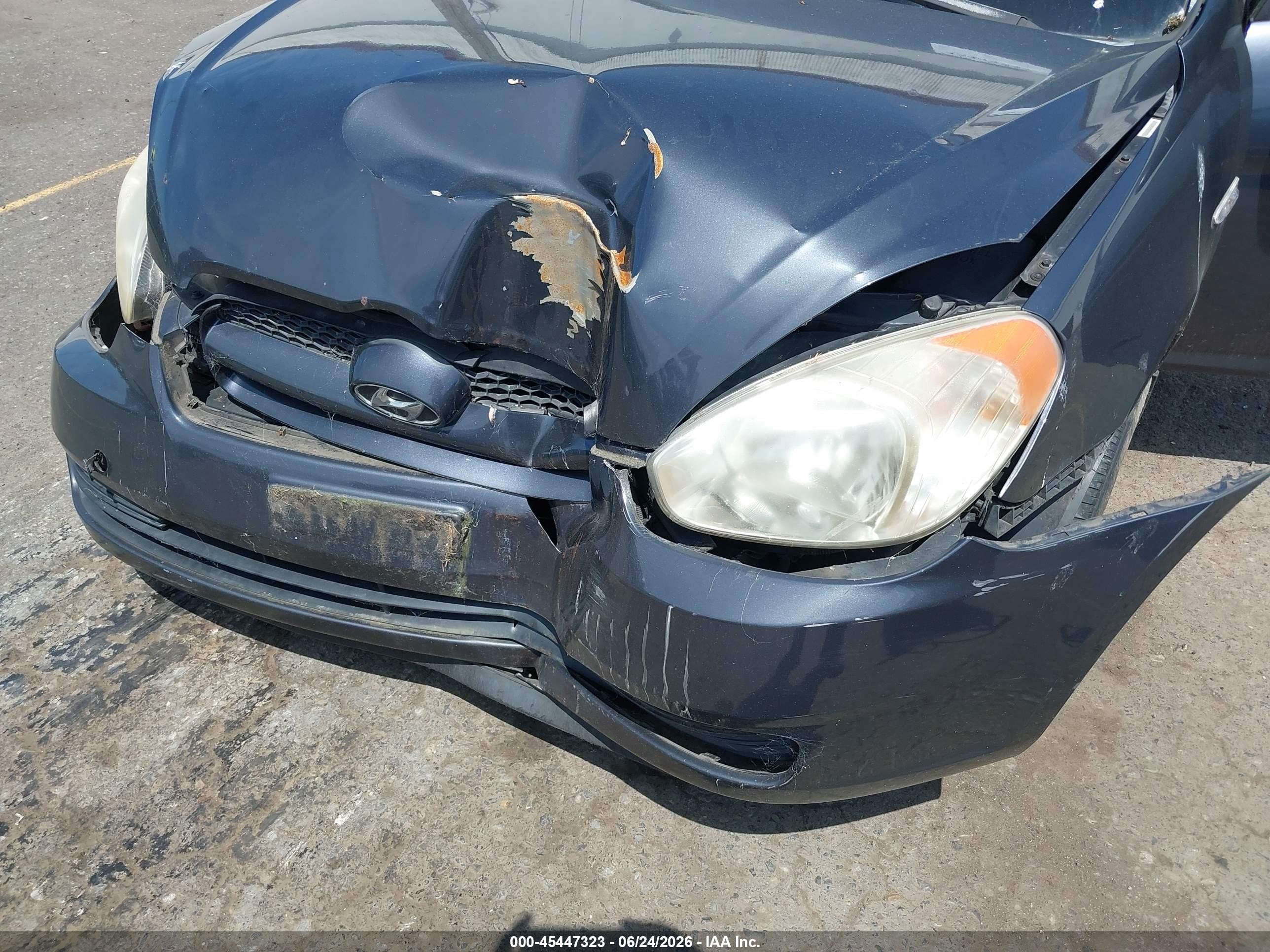 2007 Hyundai Accent Gs Gray vin: KMHCM36C27U049560