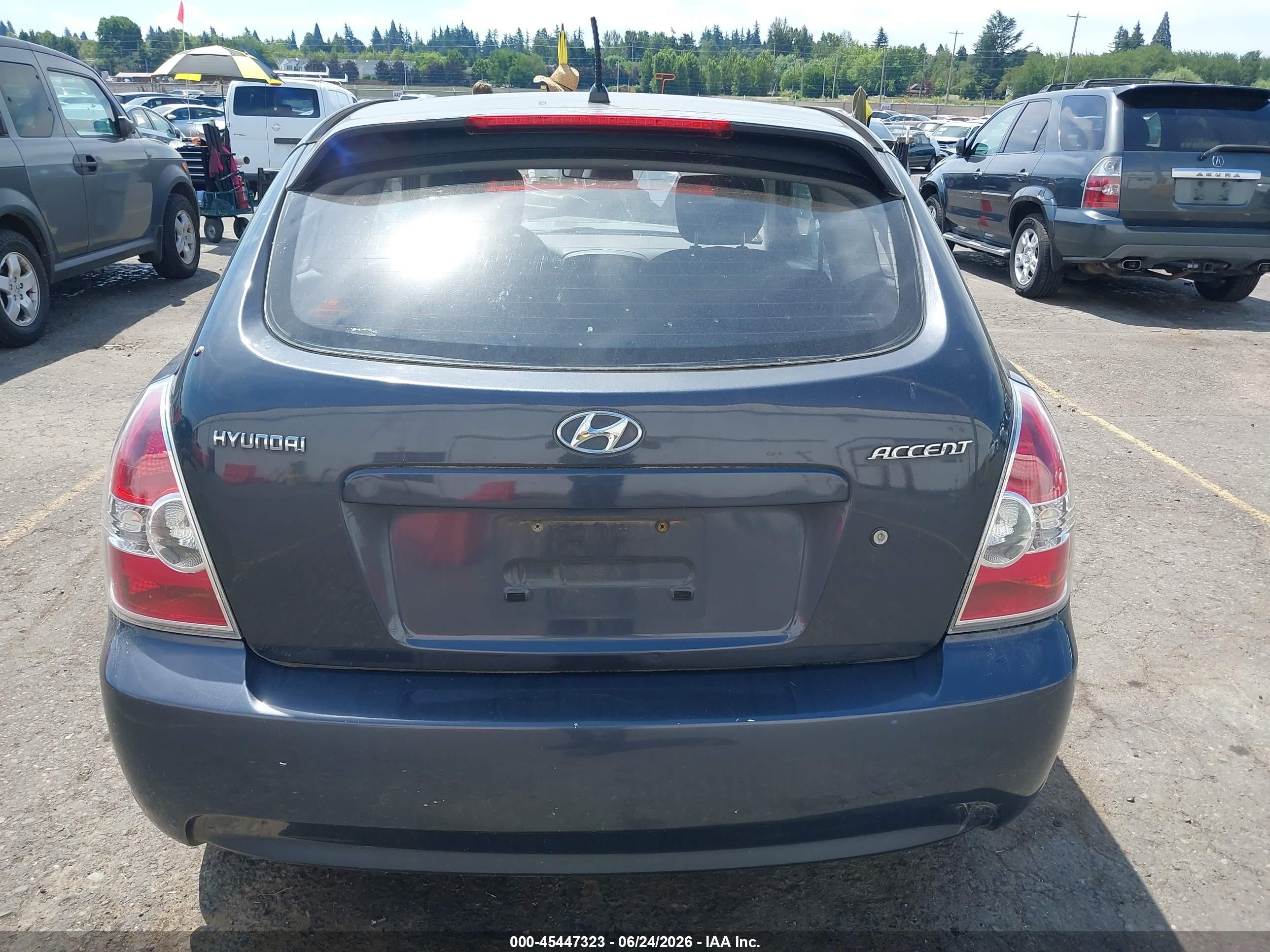 2007 Hyundai Accent Gs Gray vin: KMHCM36C27U049560