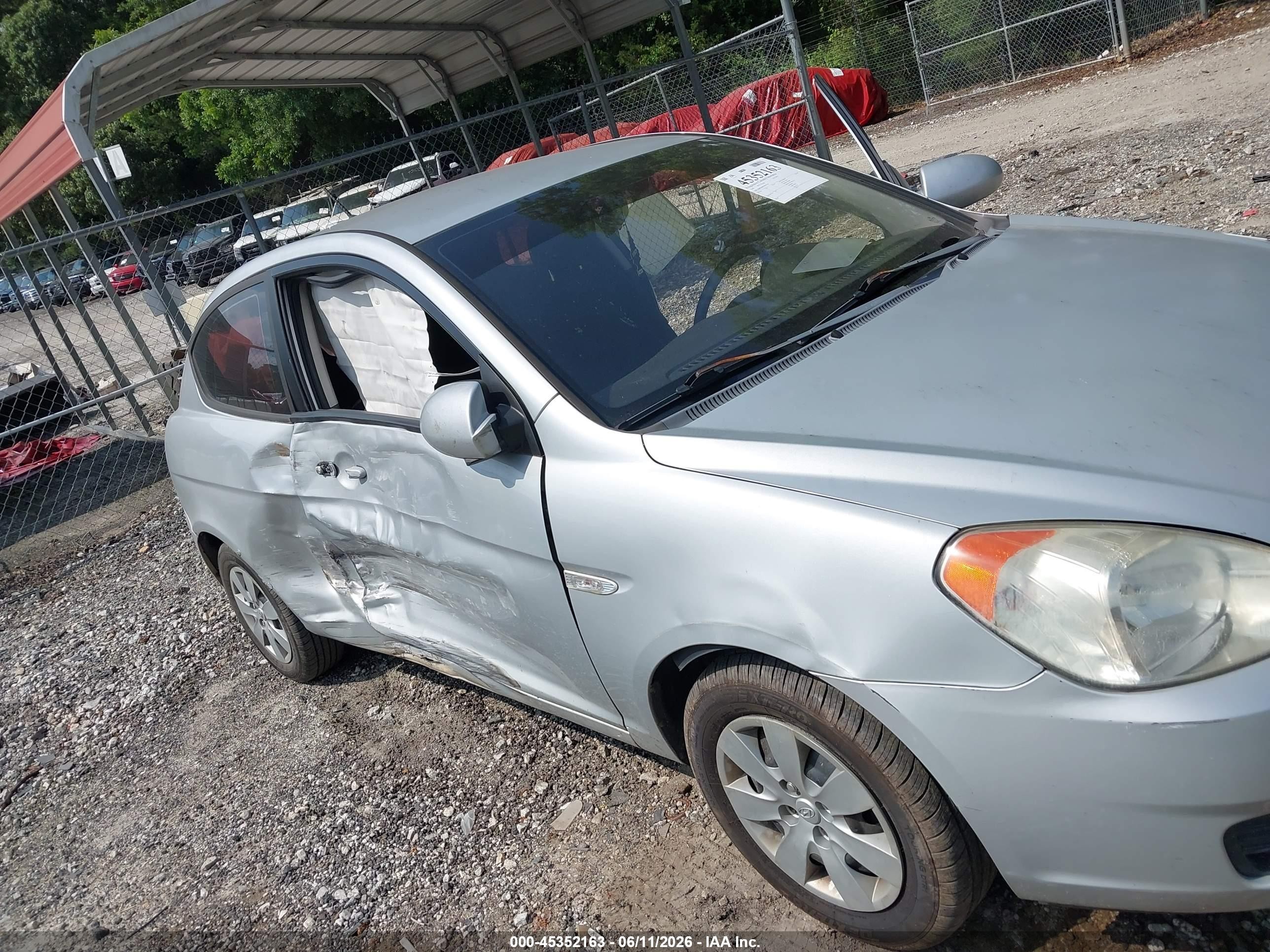 2008 Hyundai Accent Gs Silver vin: KMHCM36C28U072791