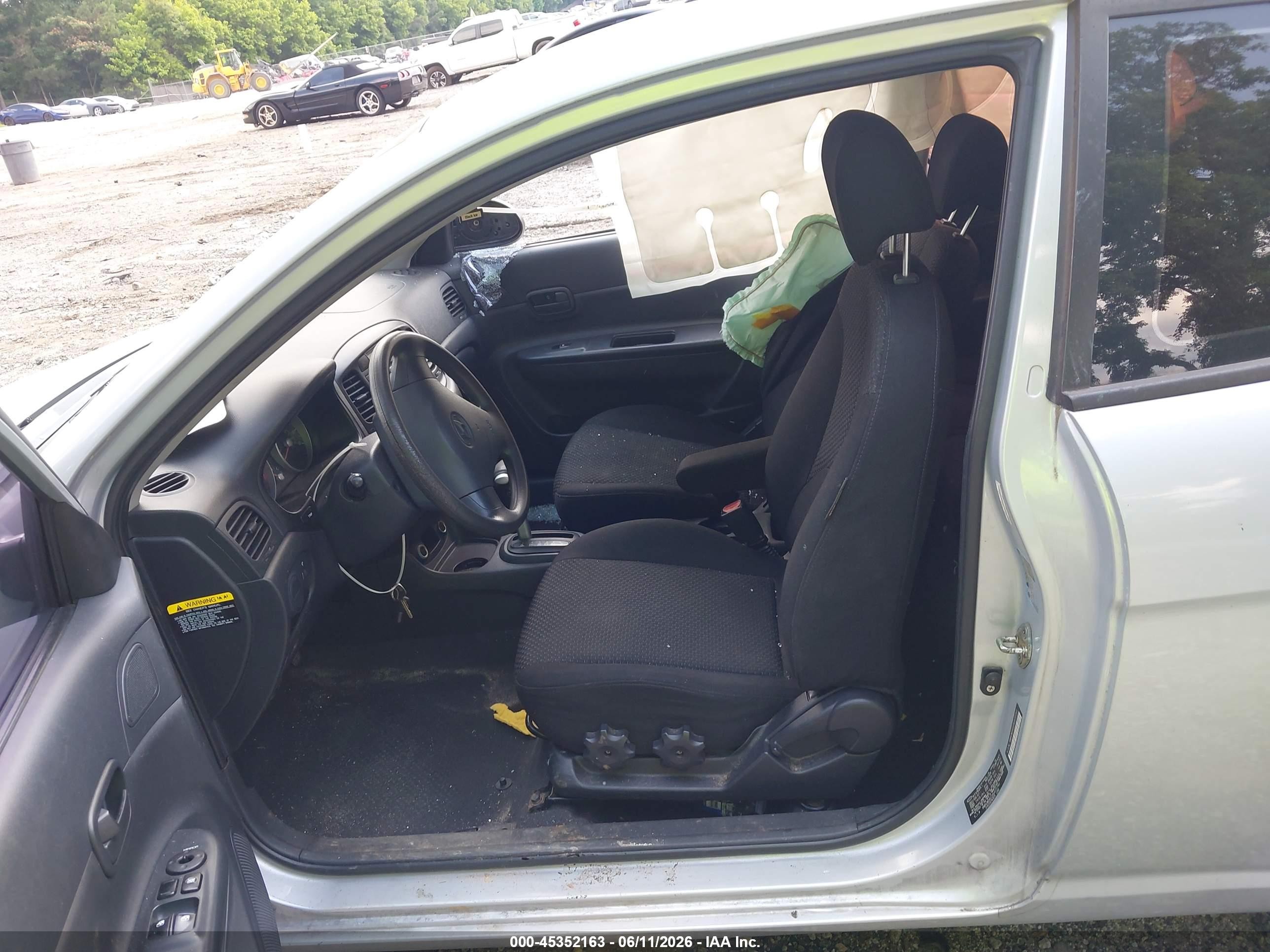 2008 Hyundai Accent Gs Silver vin: KMHCM36C28U072791
