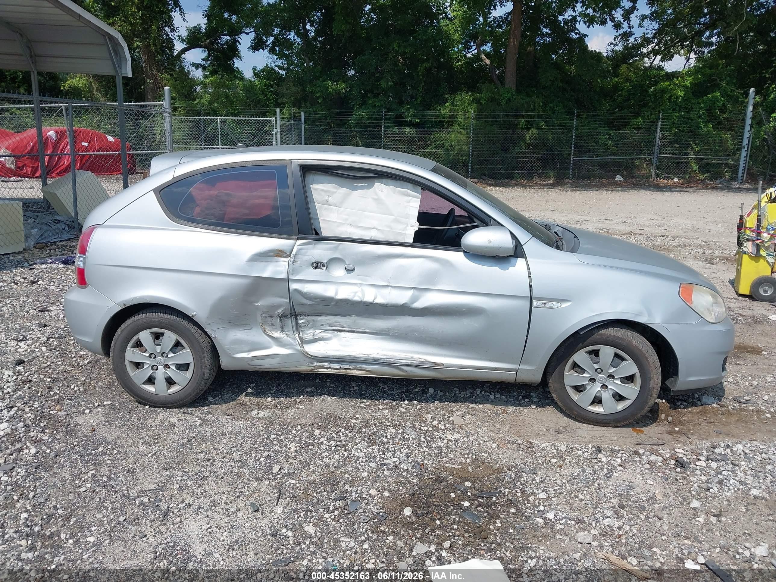 2008 Hyundai Accent Gs Silver vin: KMHCM36C28U072791