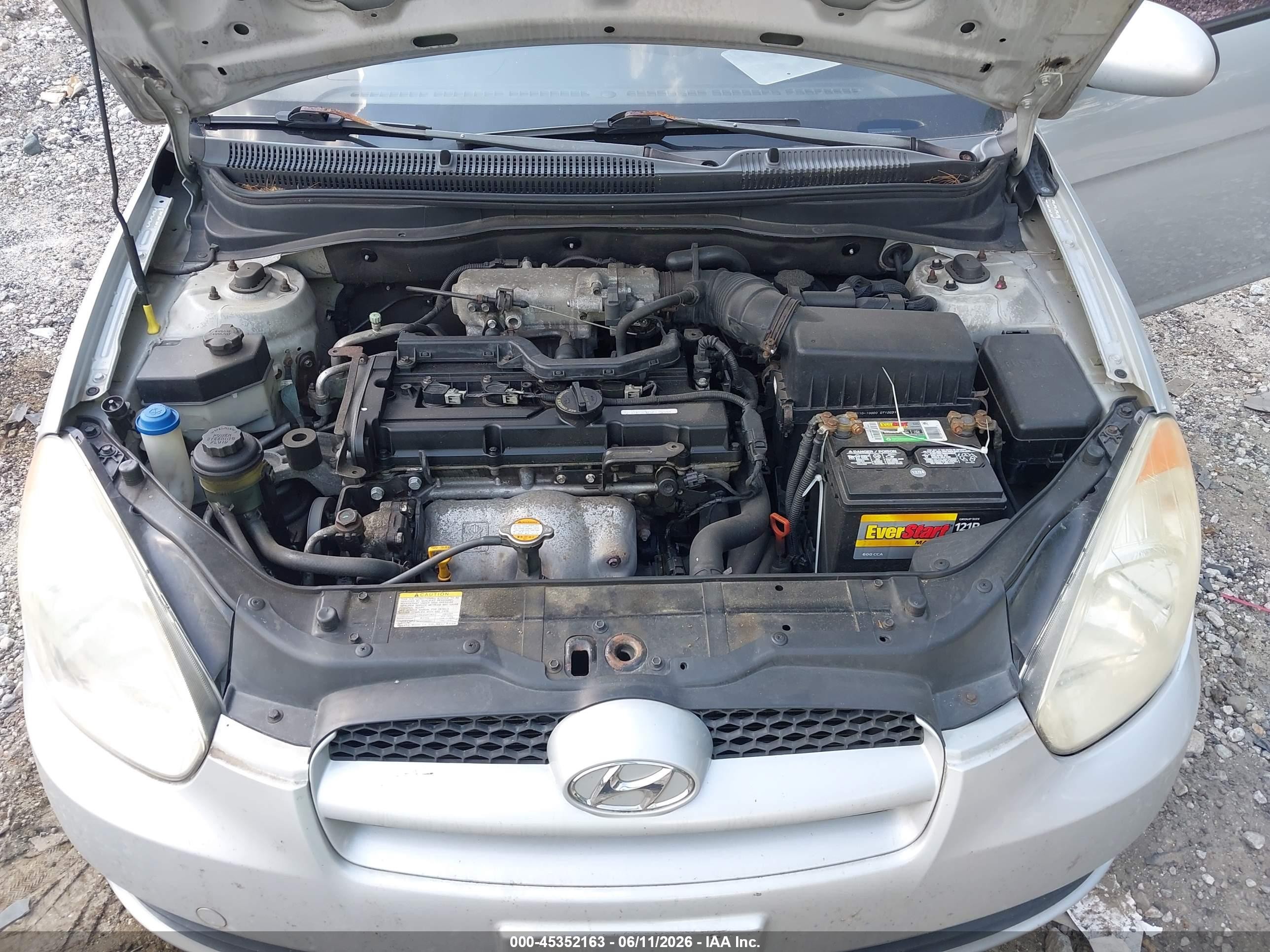 2008 Hyundai Accent Gs Silver vin: KMHCM36C28U072791