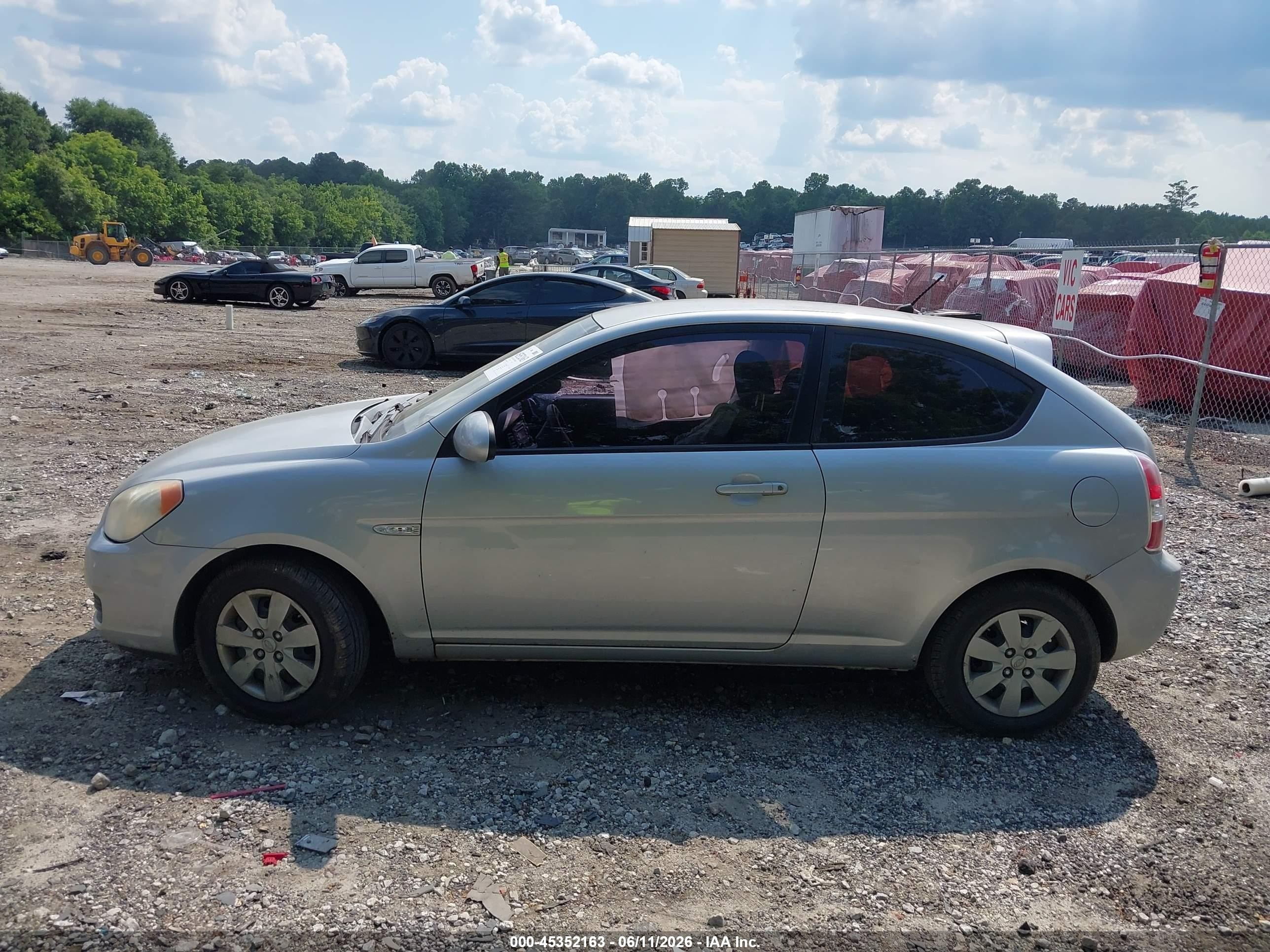 2008 Hyundai Accent Gs Silver vin: KMHCM36C28U072791