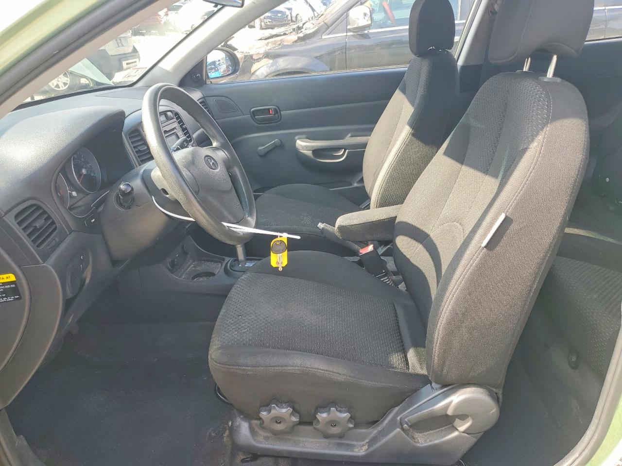 2008 Hyundai Accent Gs Green vin: KMHCM36C28U099179