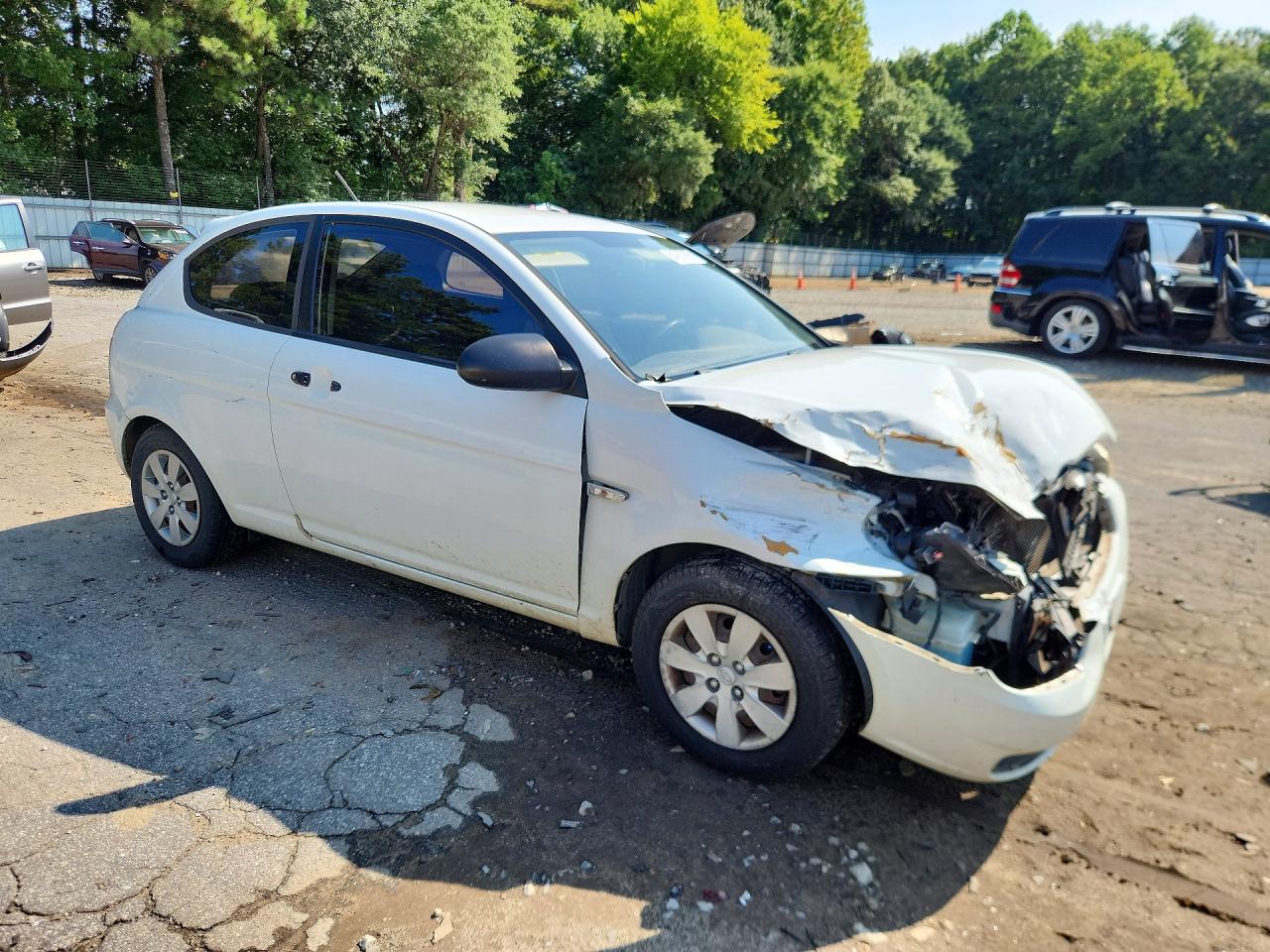 2008 Hyundai Accent Gs White vin: KMHCM36C38U059516
