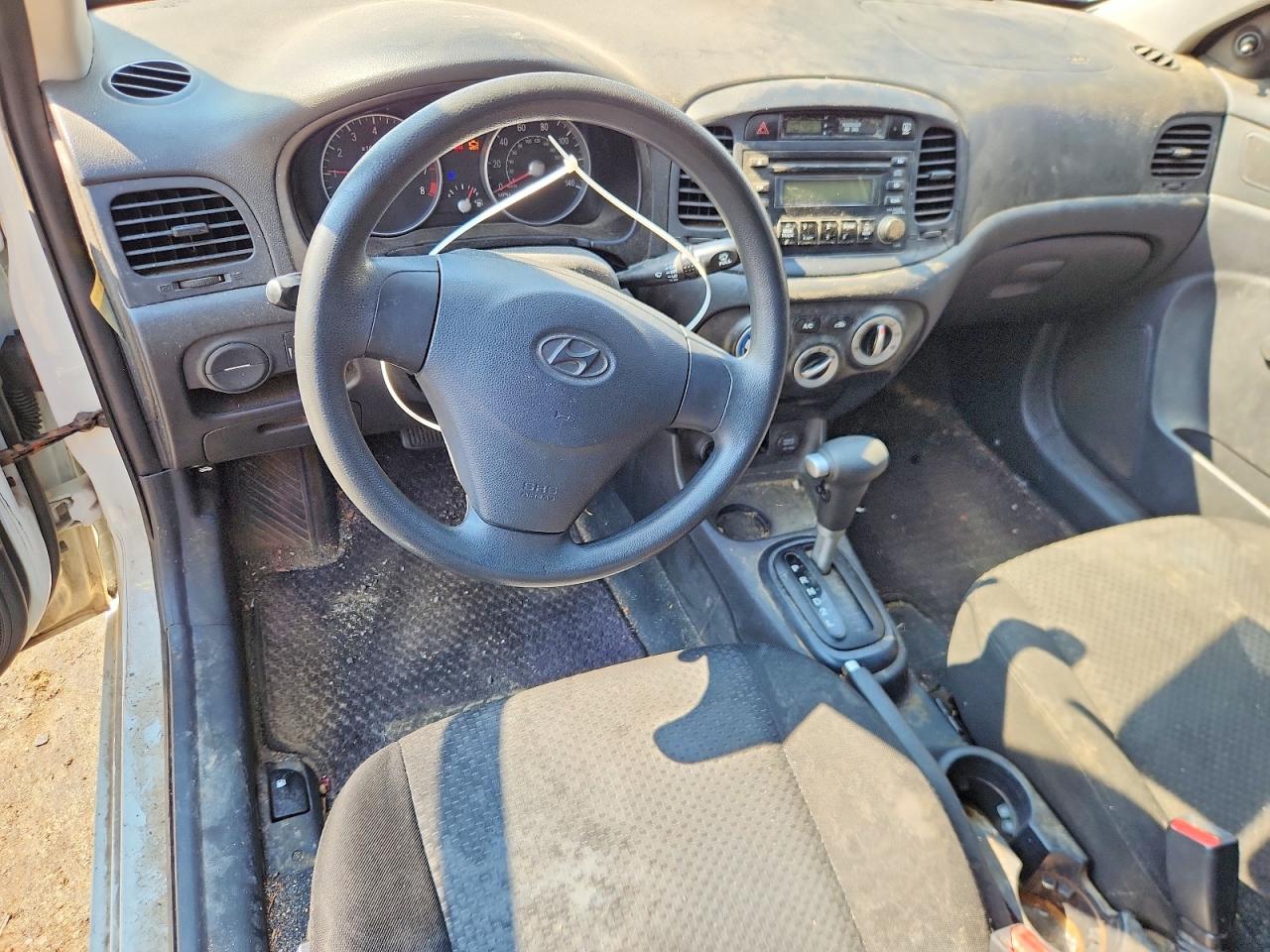 2008 Hyundai Accent Gs White vin: KMHCM36C38U059516