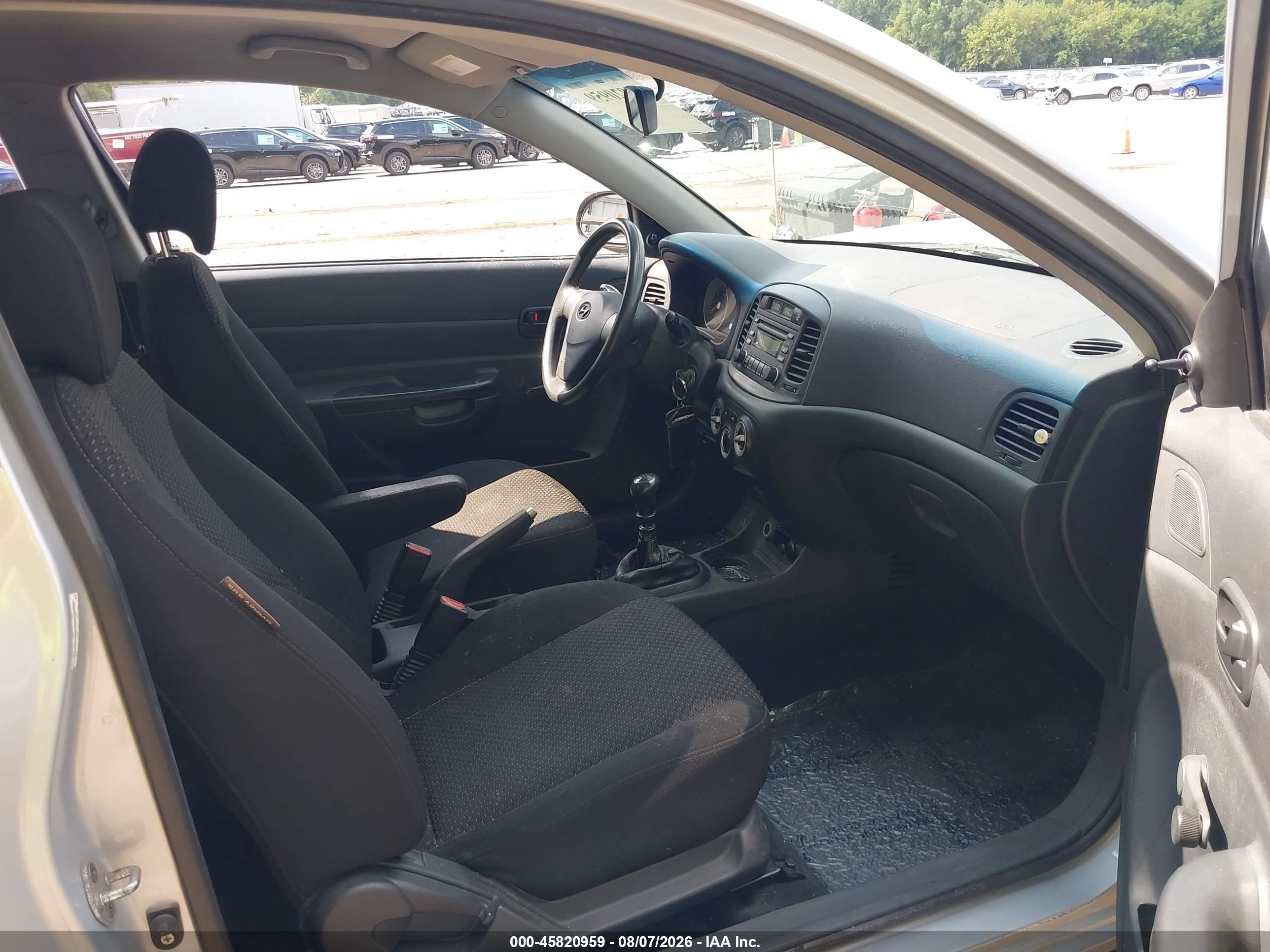 2008 Hyundai Accent Gs Silver vin: KMHCM36C58U063163
