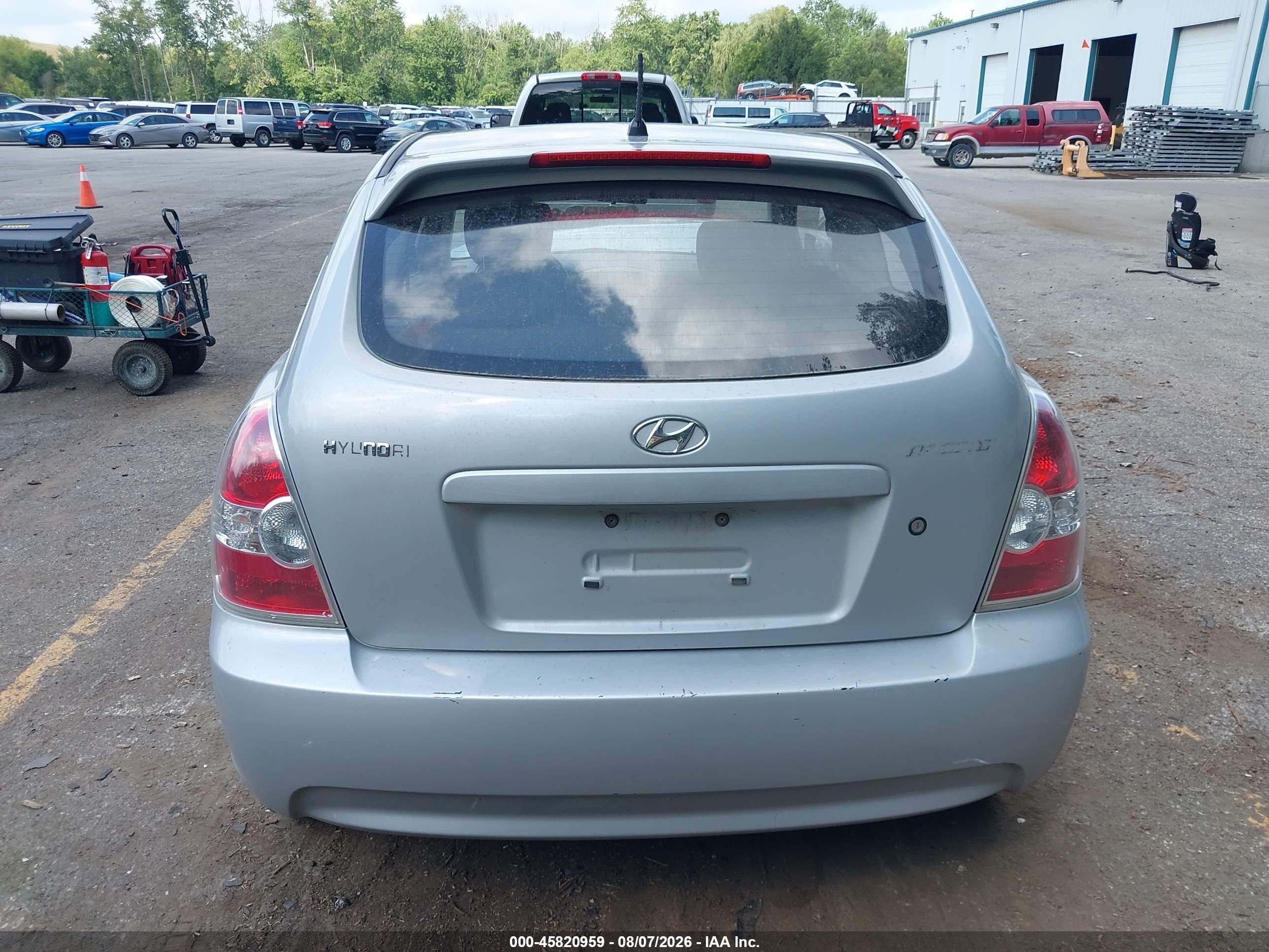 2008 Hyundai Accent Gs Silver vin: KMHCM36C58U063163