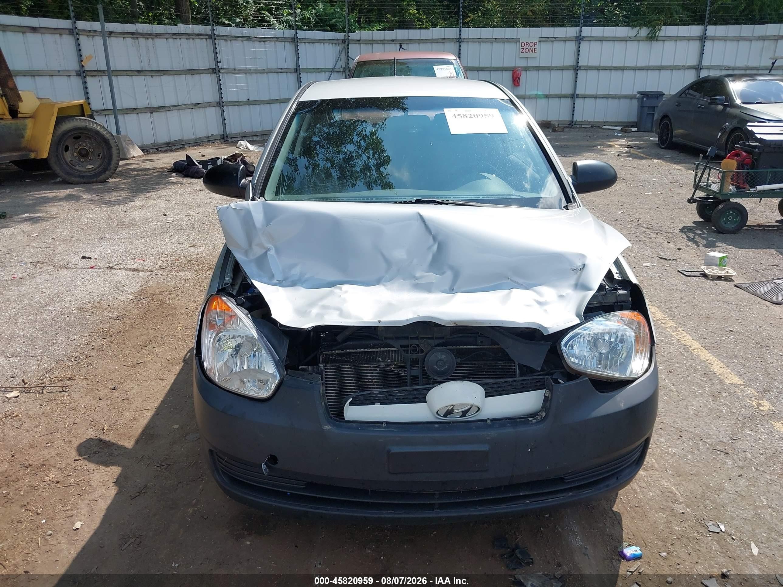 2008 Hyundai Accent Gs Silver vin: KMHCM36C58U063163